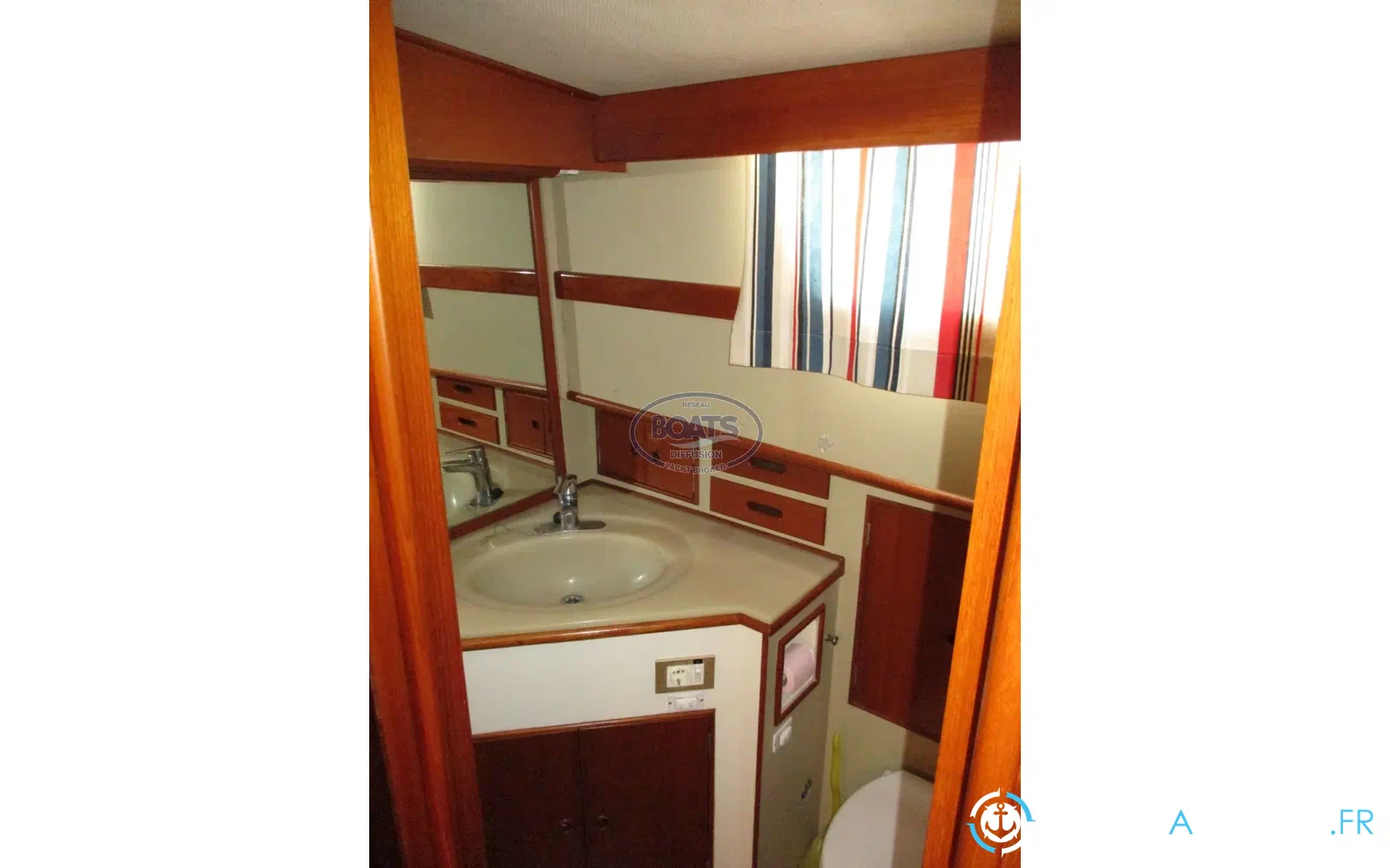 slider 13 Grand Banks 42 Classic