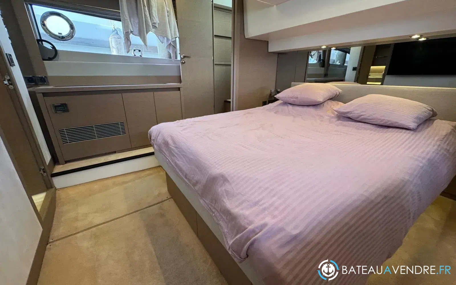 slider 16 Prestige Yachts 520 Fly