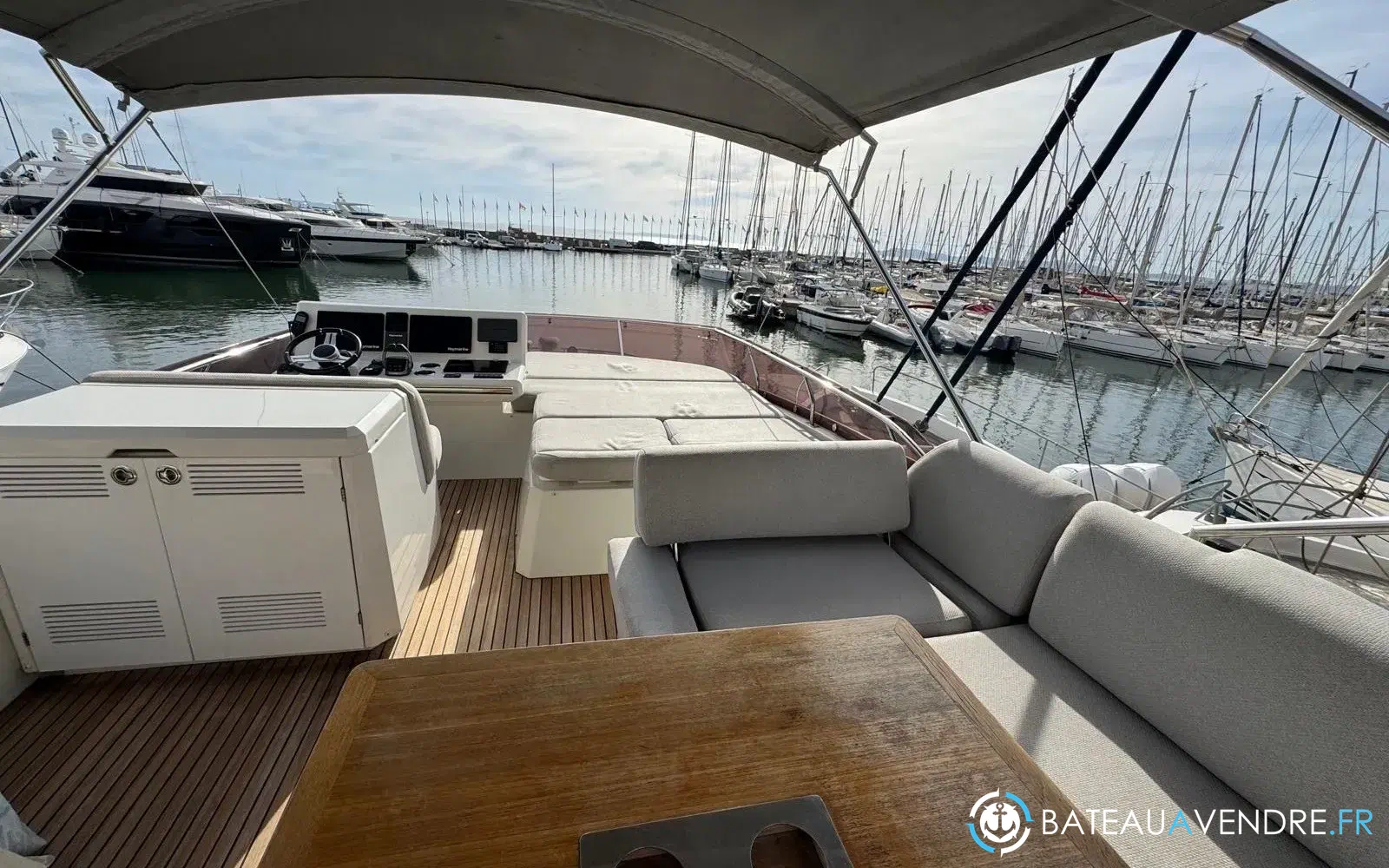 slider 20 Prestige Yachts 520 Fly