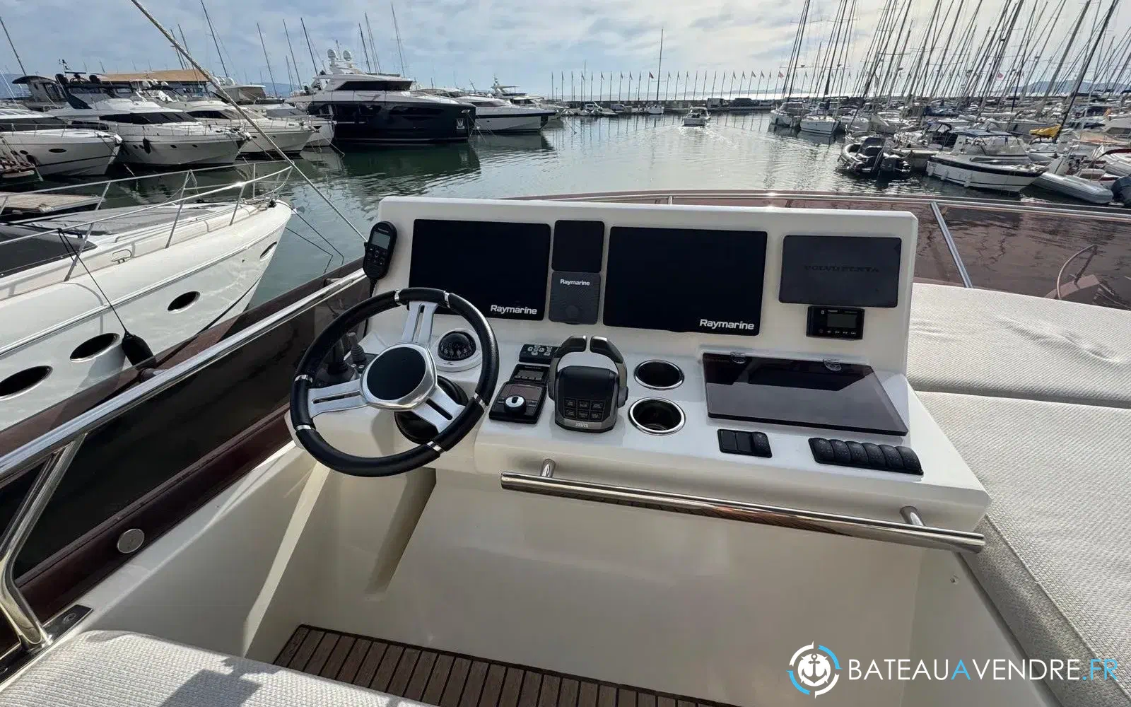 slider 21 Prestige Yachts 520 Fly