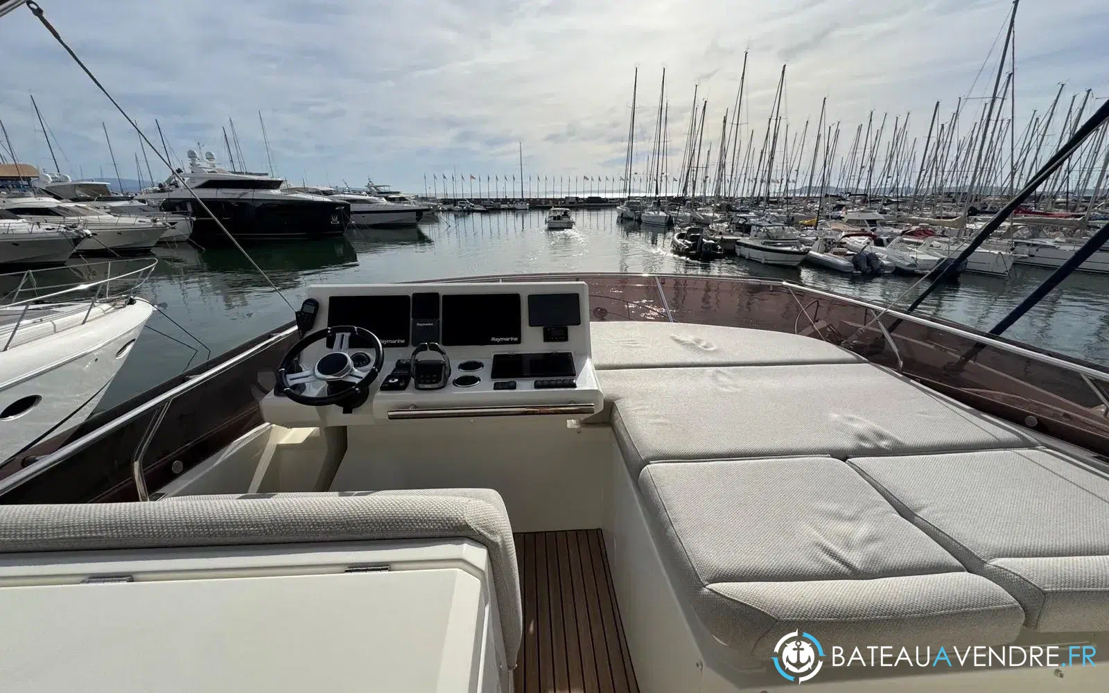 slider 23 Prestige Yachts 520 Fly