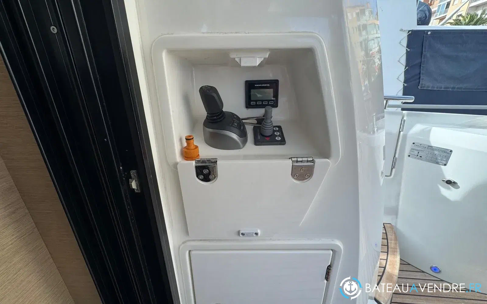 slider 25 Prestige Yachts 520 Fly