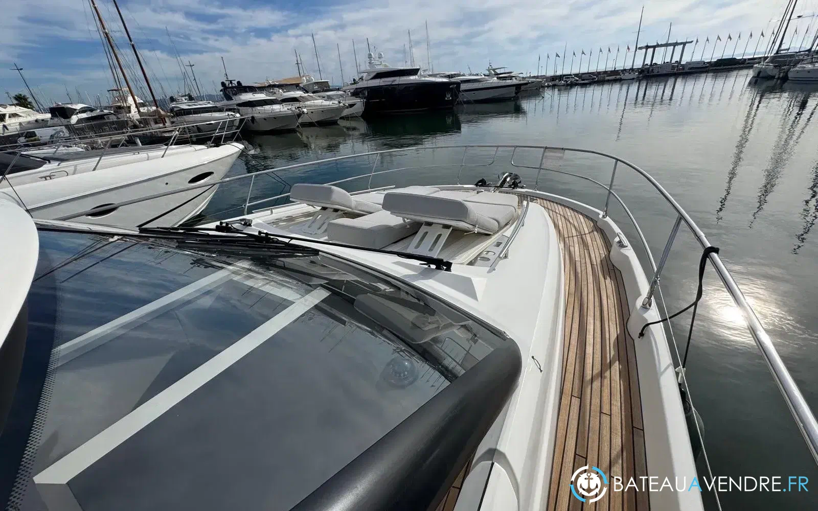 slider 26 Prestige Yachts 520 Fly