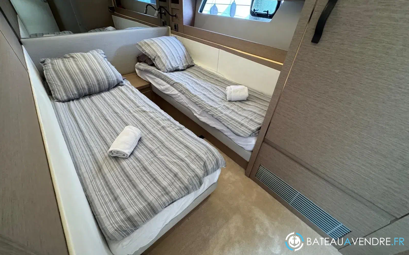 slider 29 Prestige Yachts 520 Fly