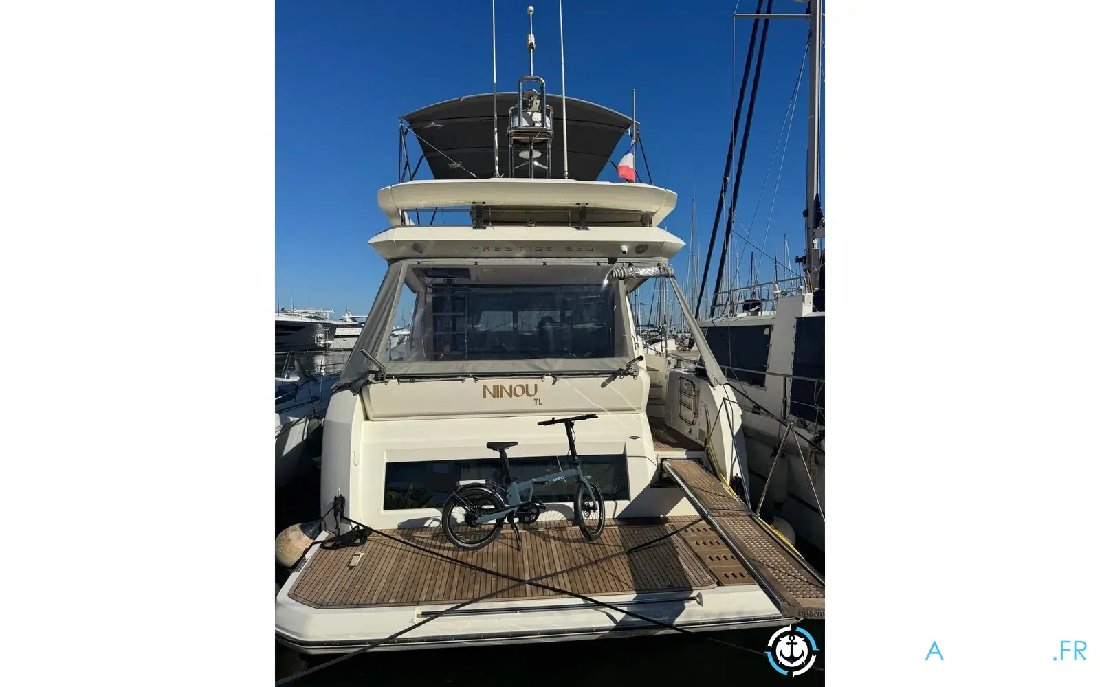 slider 1 Prestige Yachts 520 Fly