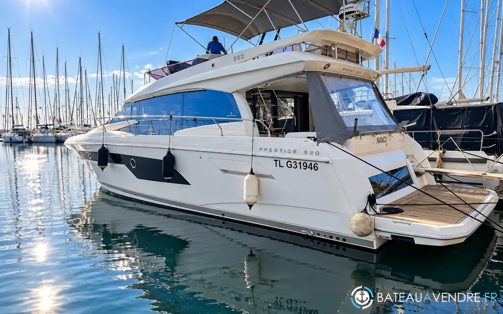 slider 0 Prestige Yachts 520 Fly