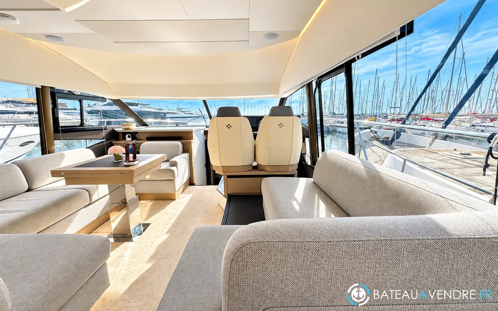 slider 8 Prestige Yachts 520 Fly