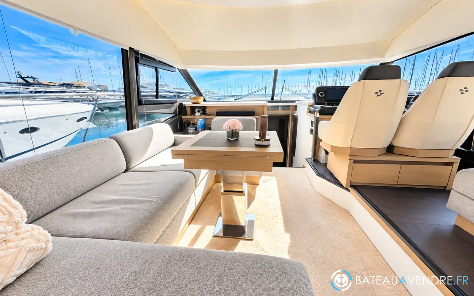 slider 10 Prestige Yachts 520 Fly