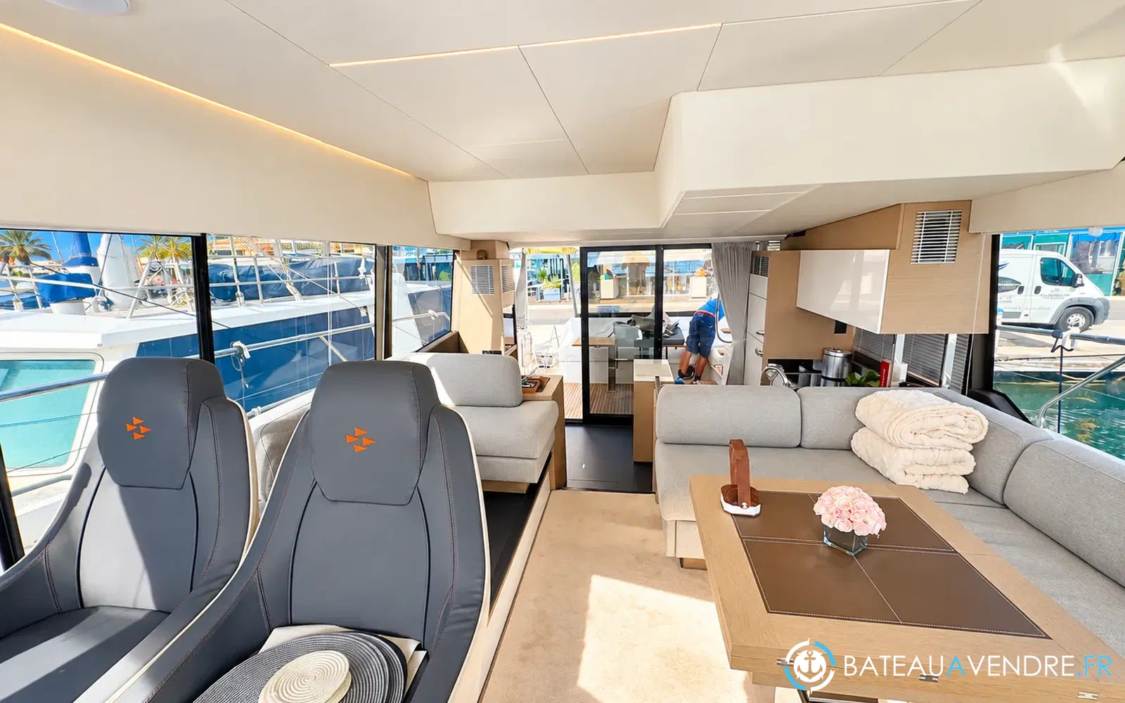 slider 11 Prestige Yachts 520 Fly