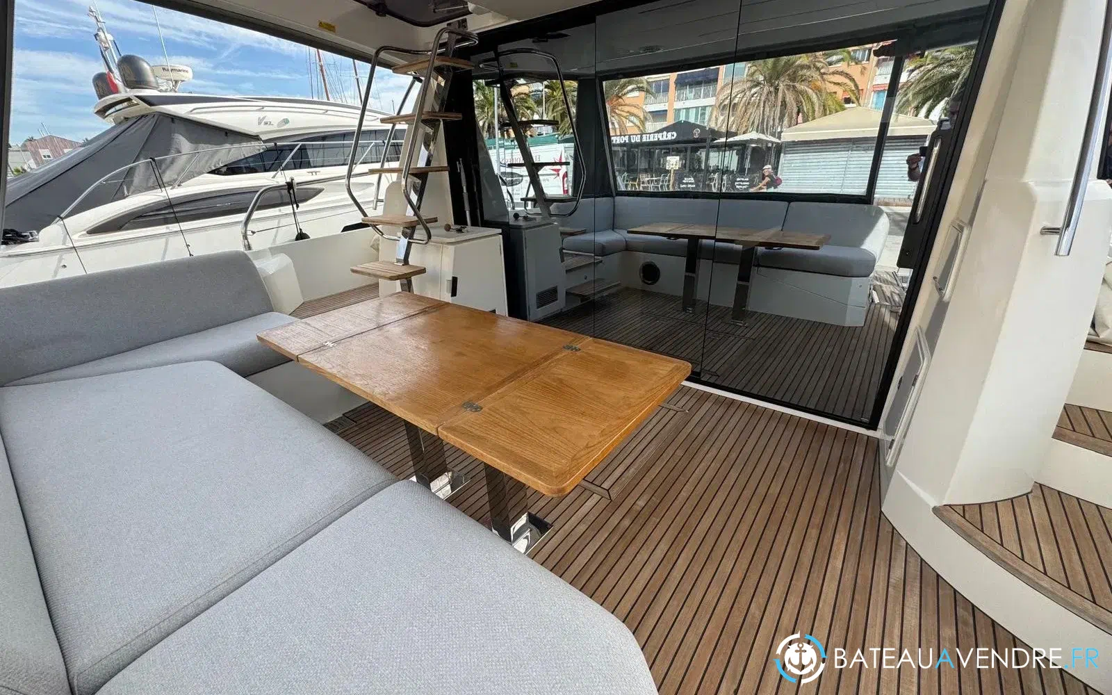 slider 4 Prestige Yachts 520 Fly
