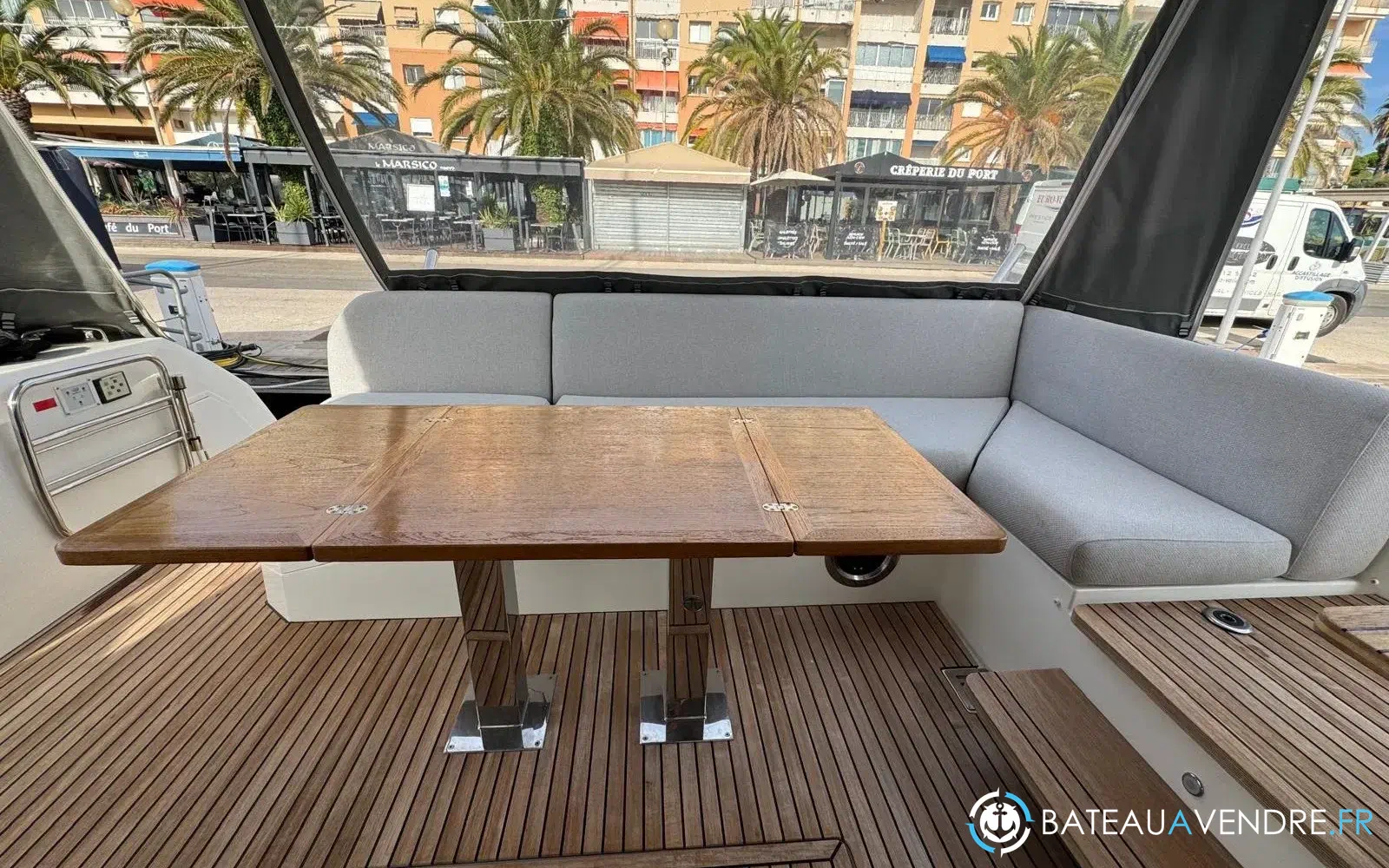 slider 5 Prestige Yachts 520 Fly