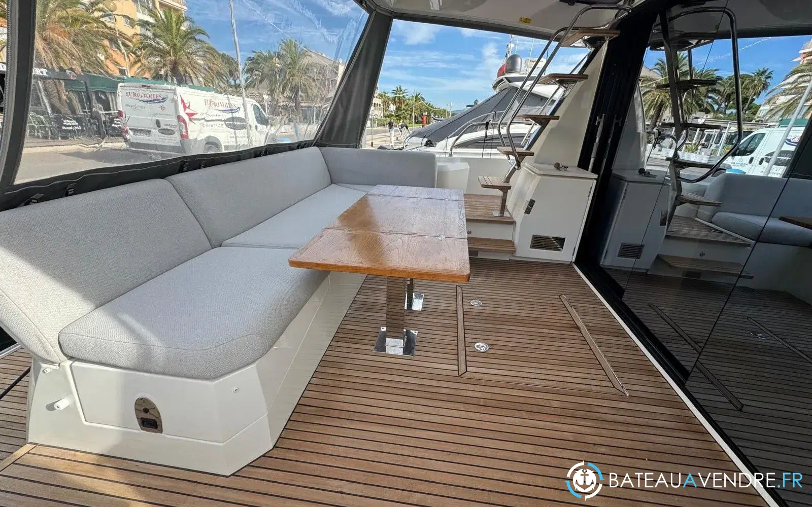 slider 6 Prestige Yachts 520 Fly
