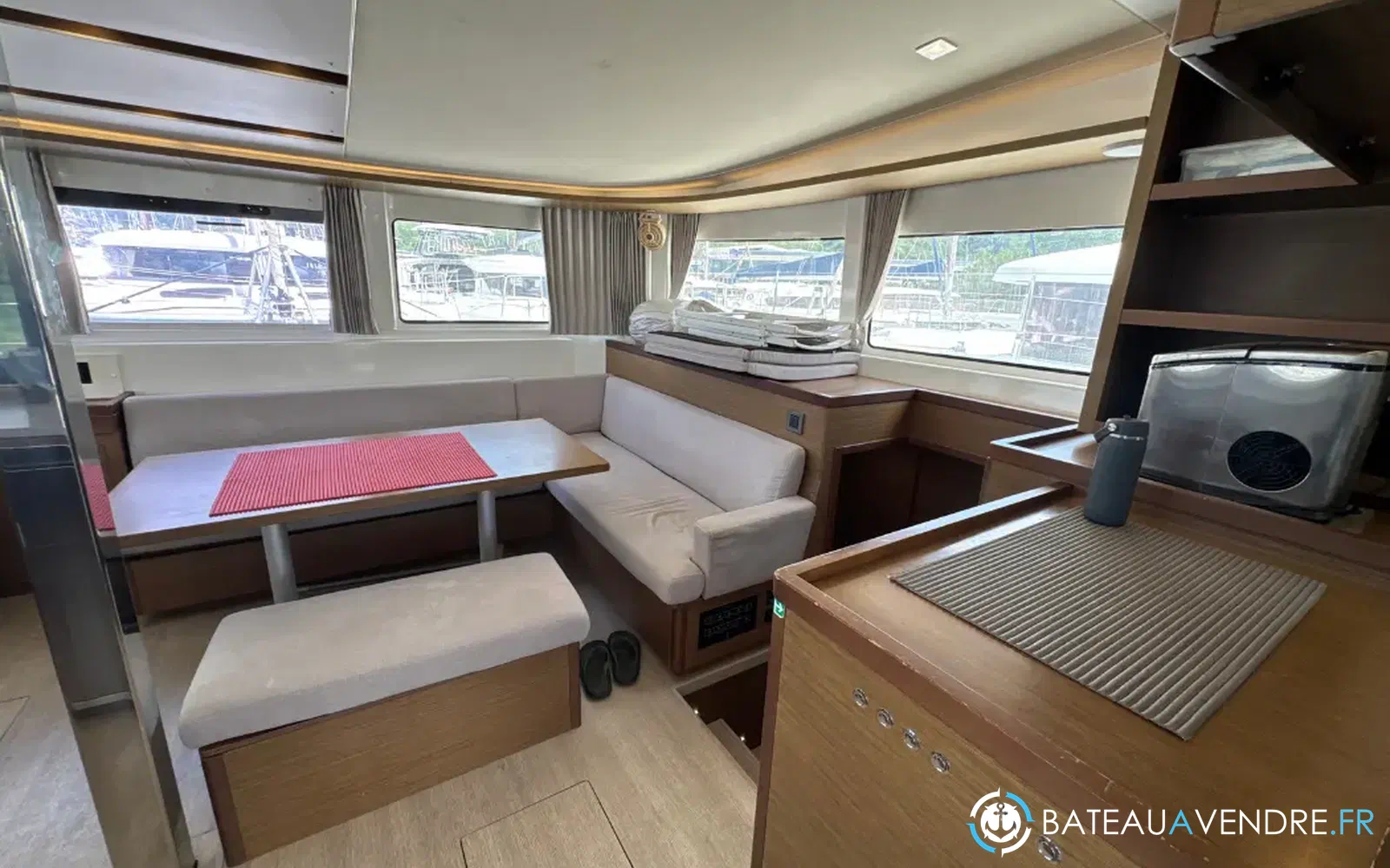slider 32 Lagoon 46