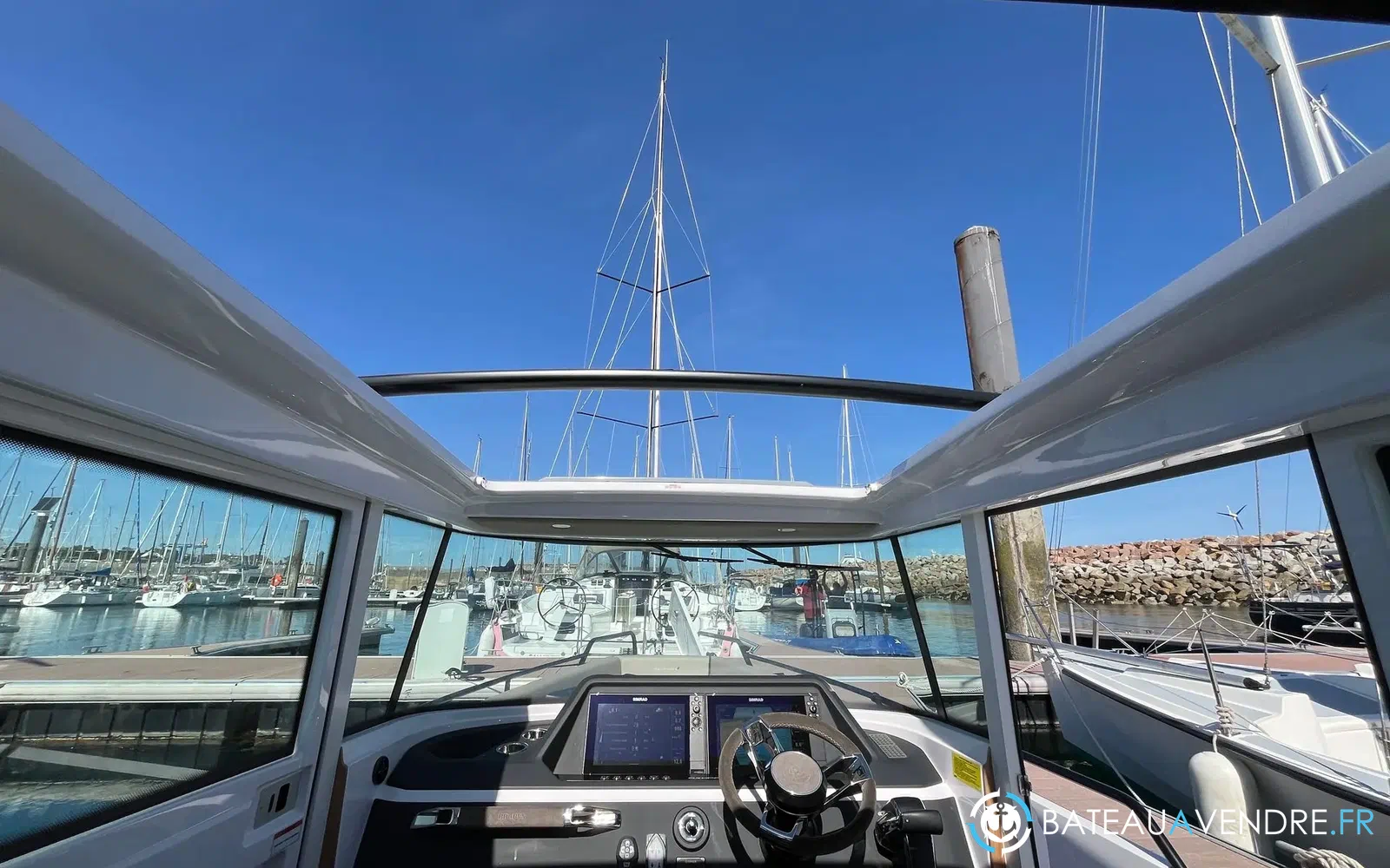 slider 13 Axopar 28 Cabin