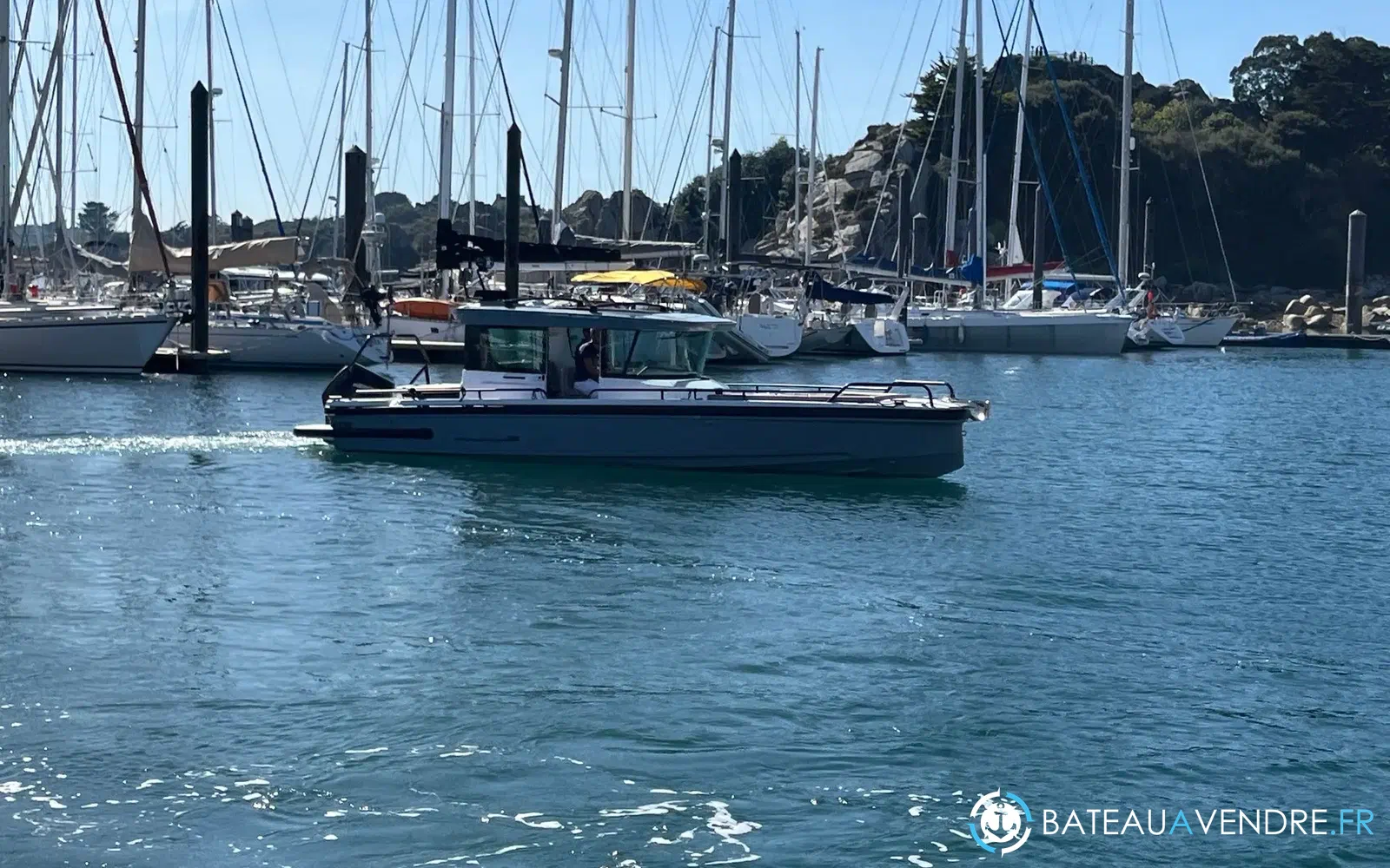 slider 15 Axopar 28 Cabin