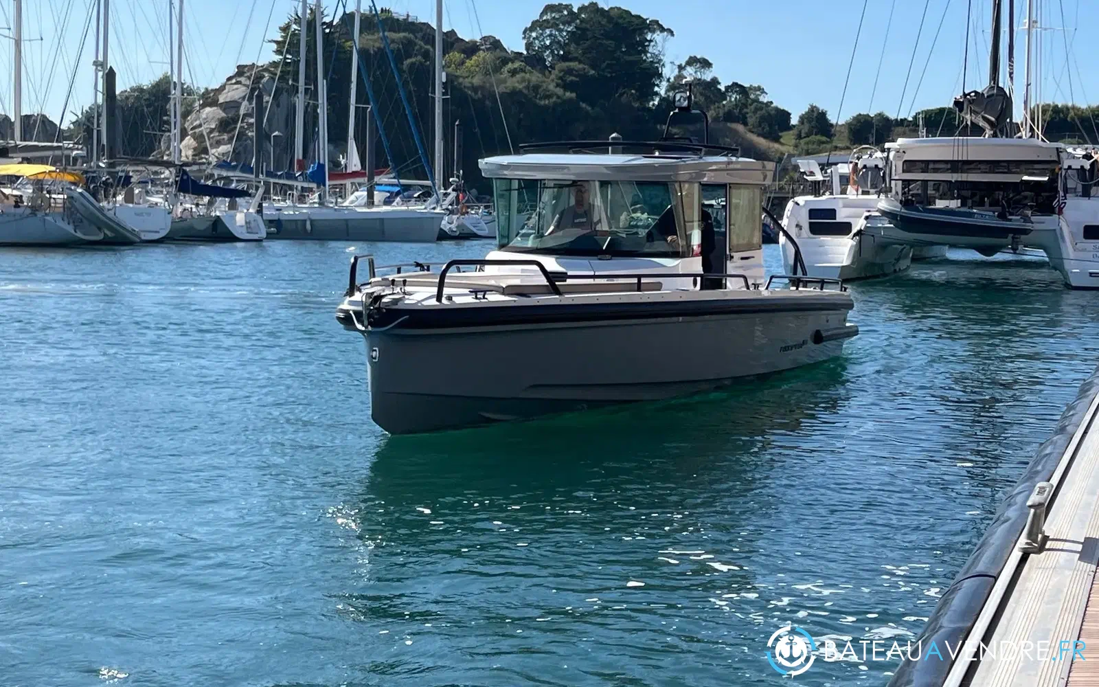 slider 16 Axopar 28 Cabin