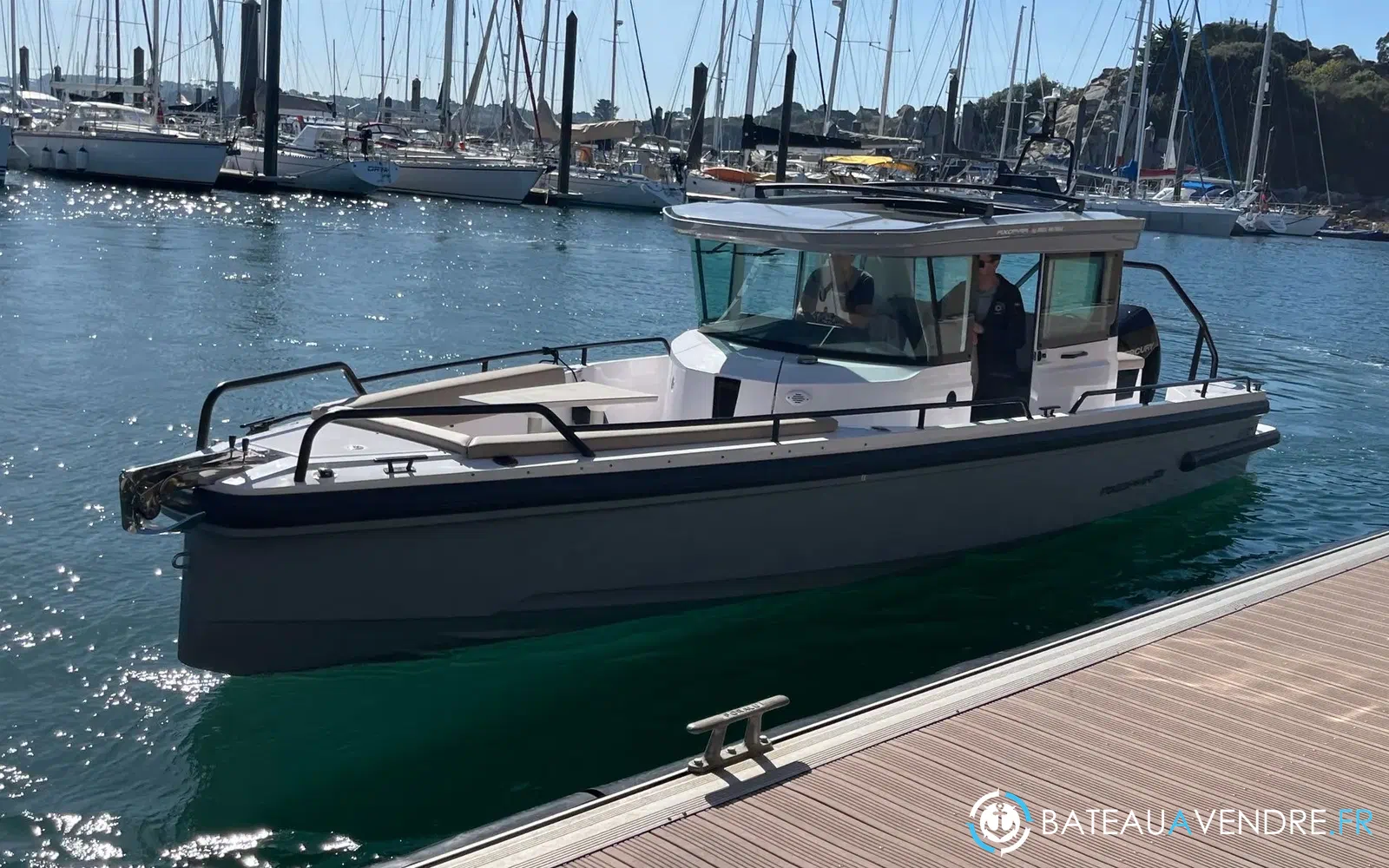 slider 17 Axopar 28 Cabin
