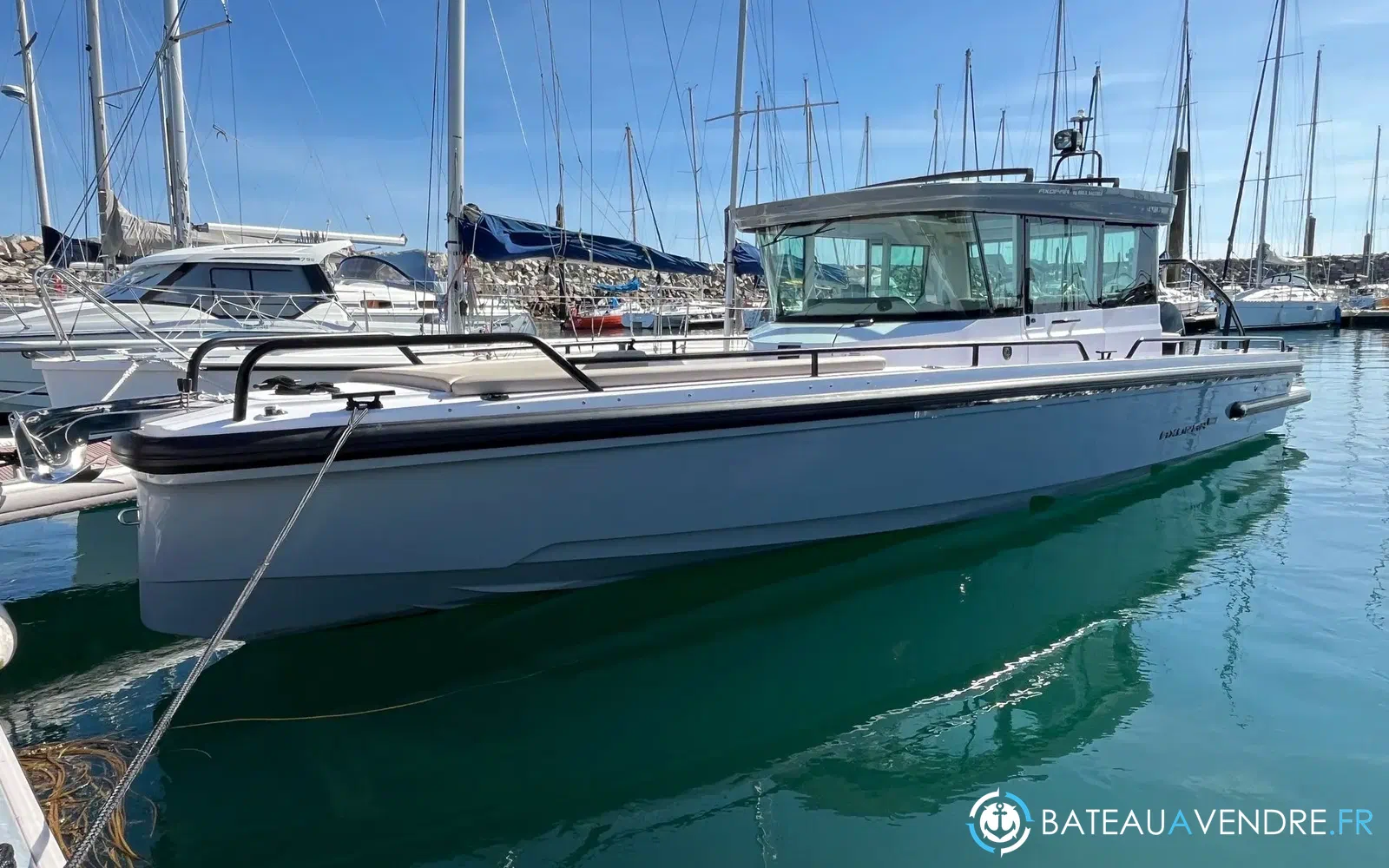 slider 2 Axopar 28 Cabin