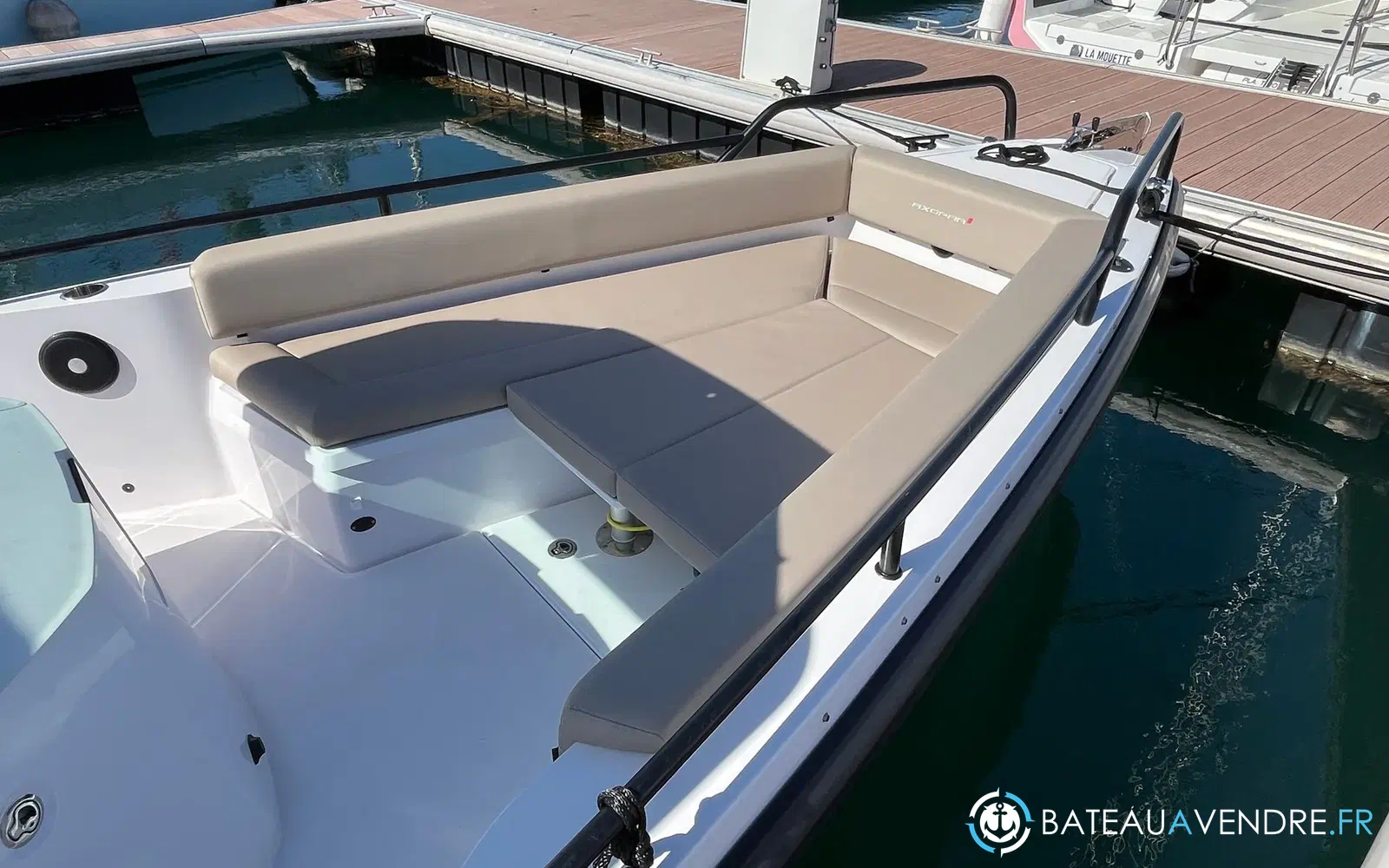slider 5 Axopar 28 Cabin