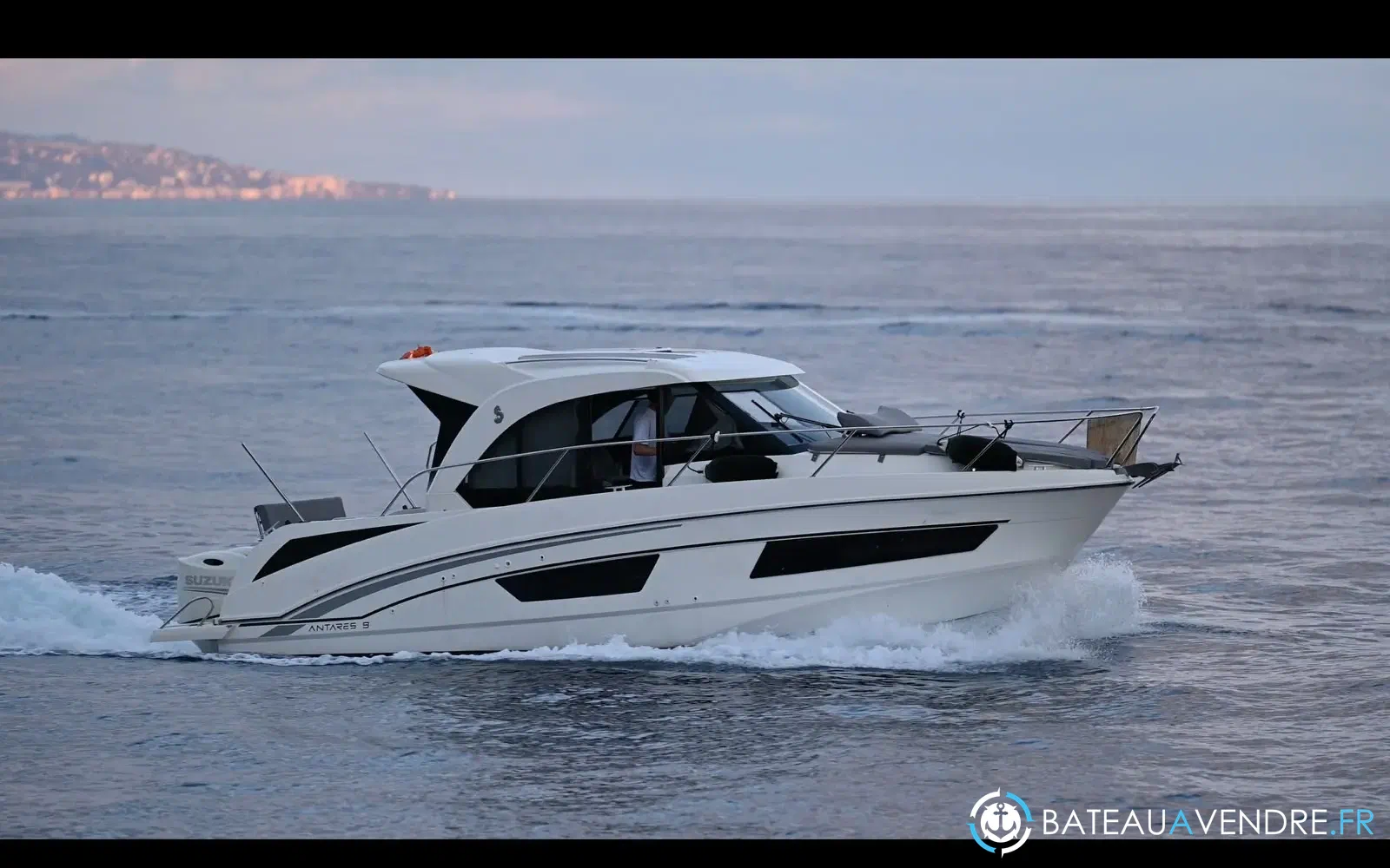 slider 3 Beneteau Antares Serie 9
