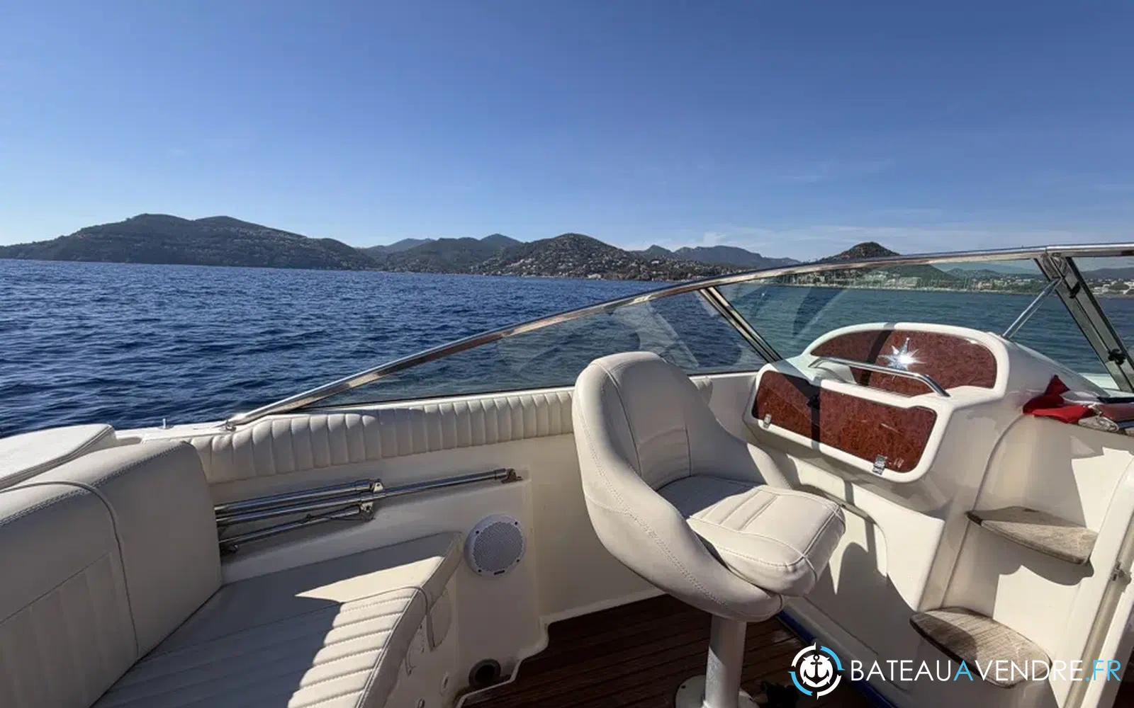 slider 1 Jeanneau Runabout 755
