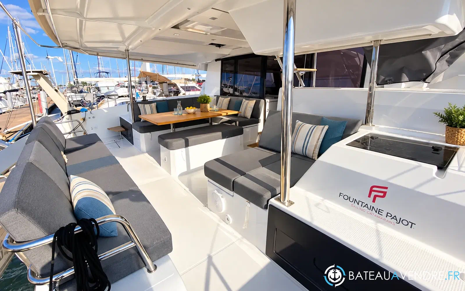 slider 4 Fountaine Pajot Astrea 42