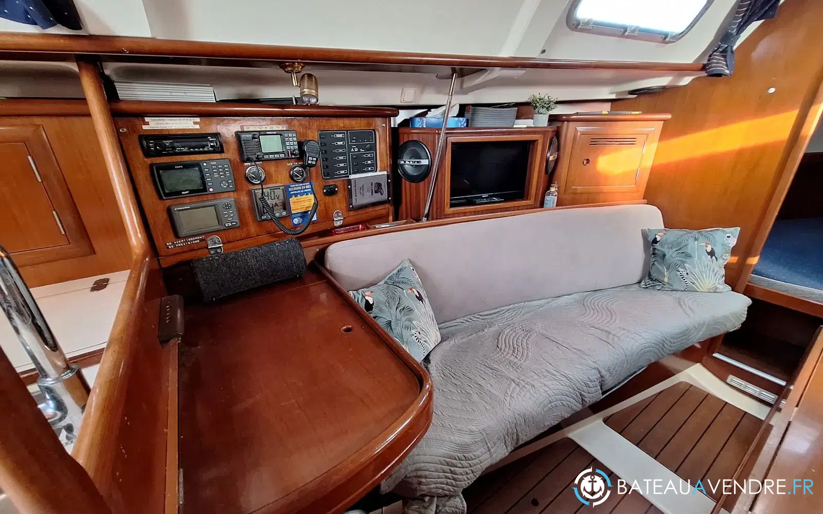 slider 4 Beneteau Oceanis 331 Clipper