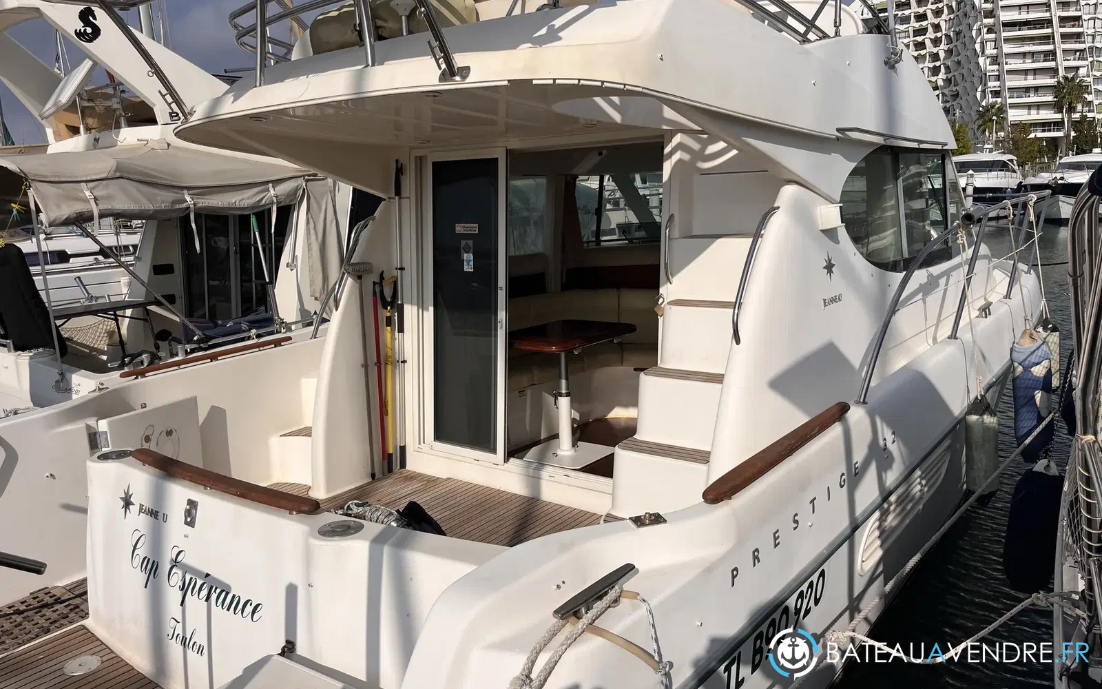 slider 0 Jeanneau Prestige 32 Fly