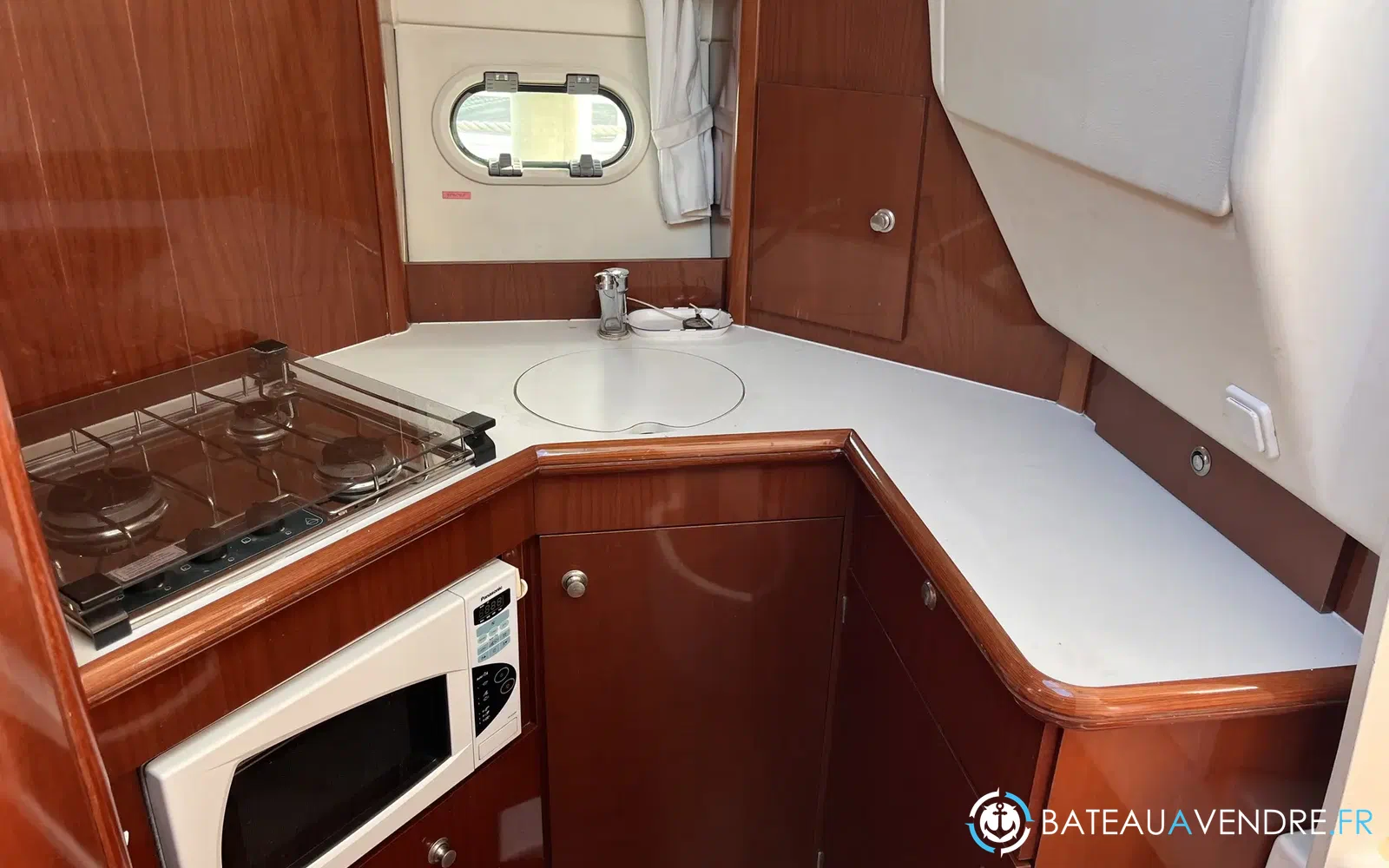 slider 5 Jeanneau Prestige 32 Fly