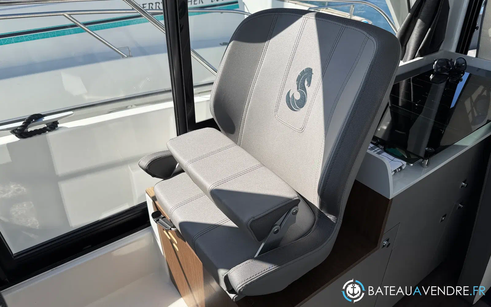 slider 18 Beneteau Antares 9 OB