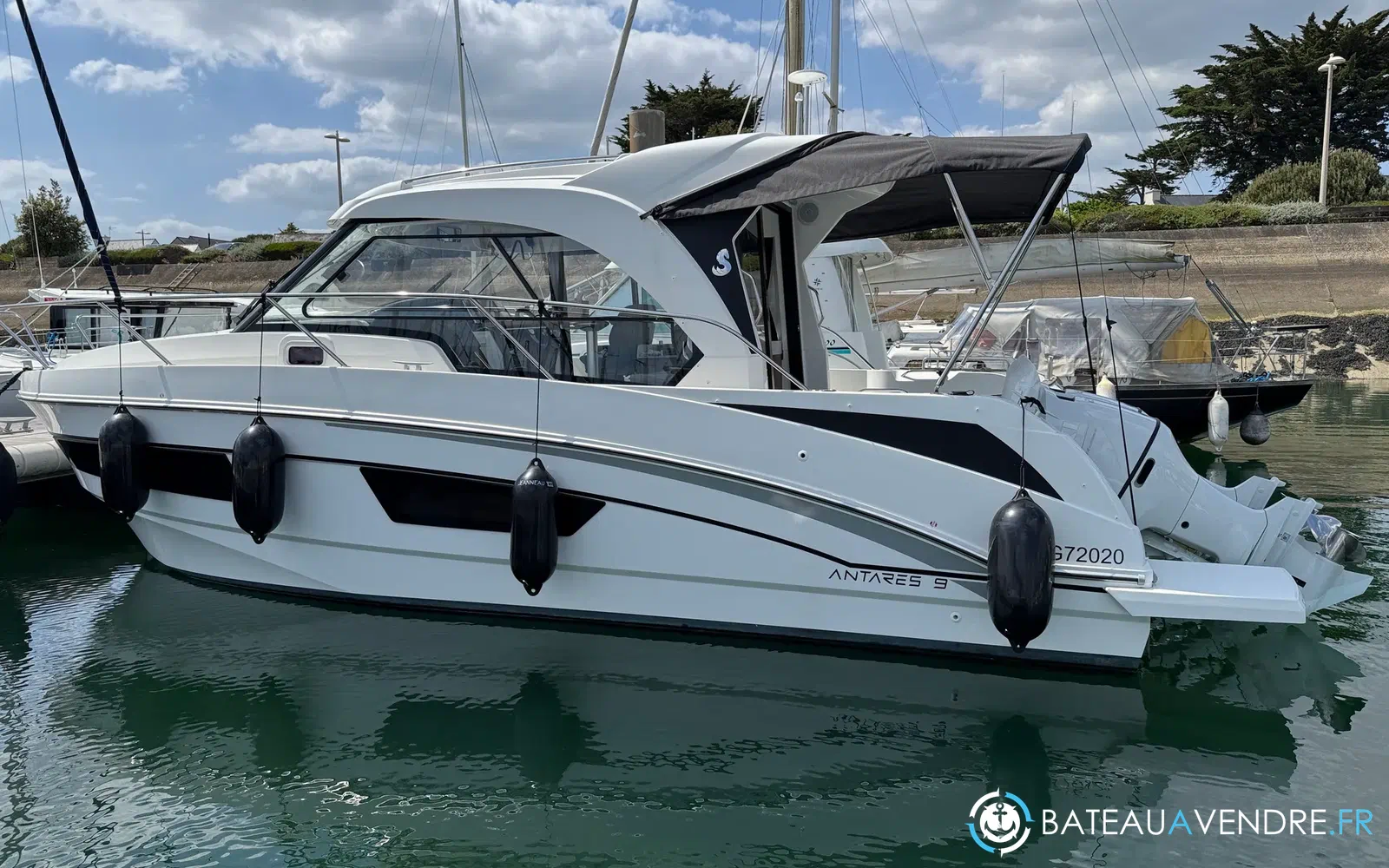 slider 0 Beneteau Antares 9 OB