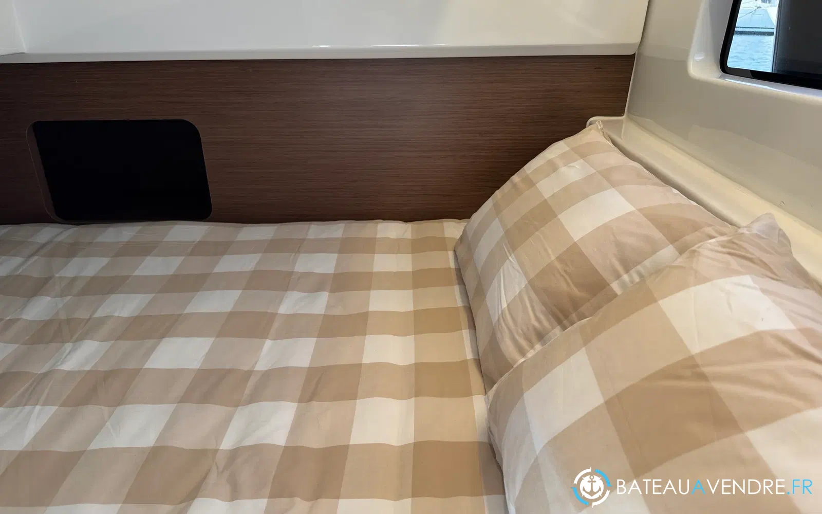 slider 36 Beneteau Antares 9 OB