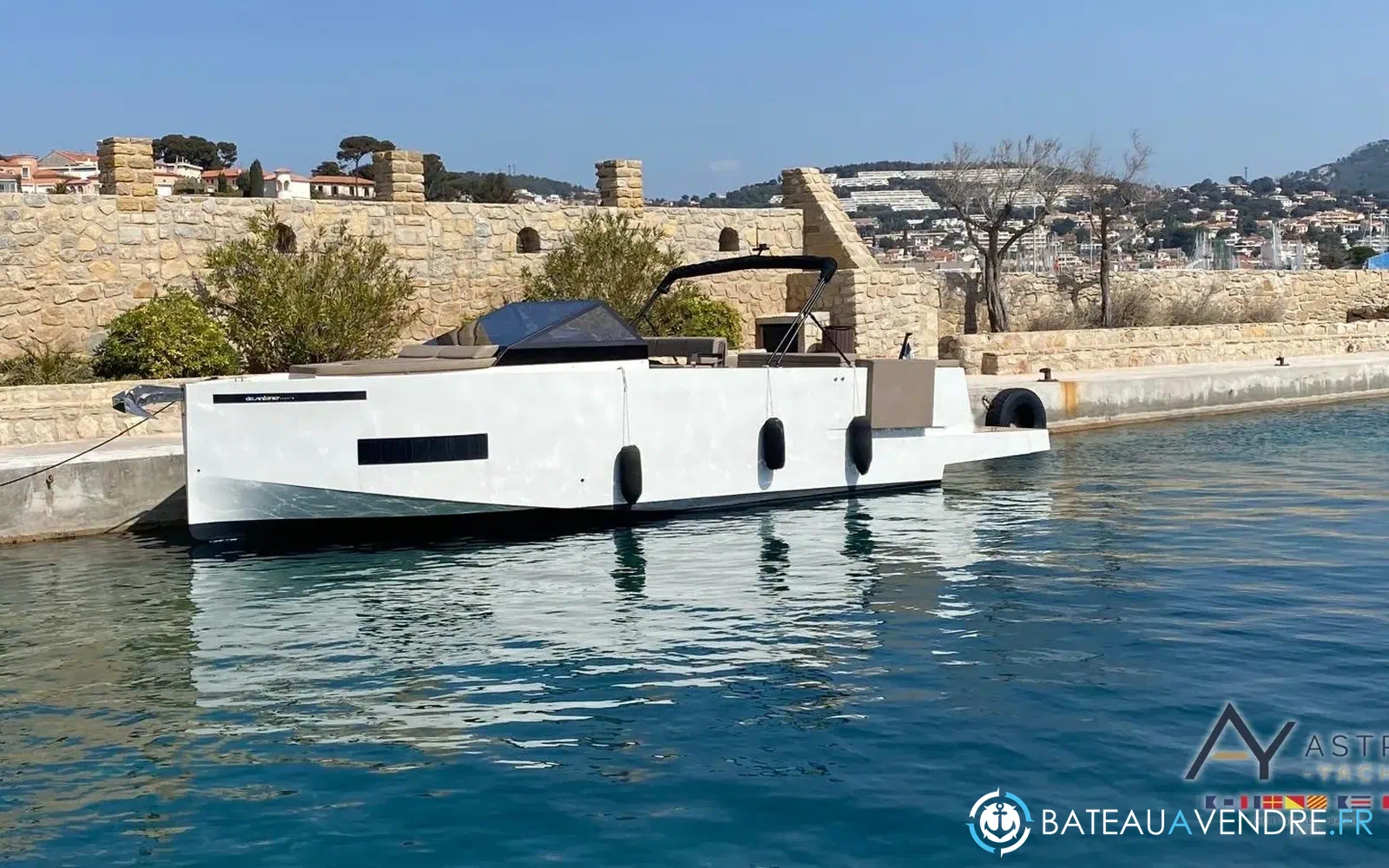slider 5 De Antonio Yachts D33 Cruiser