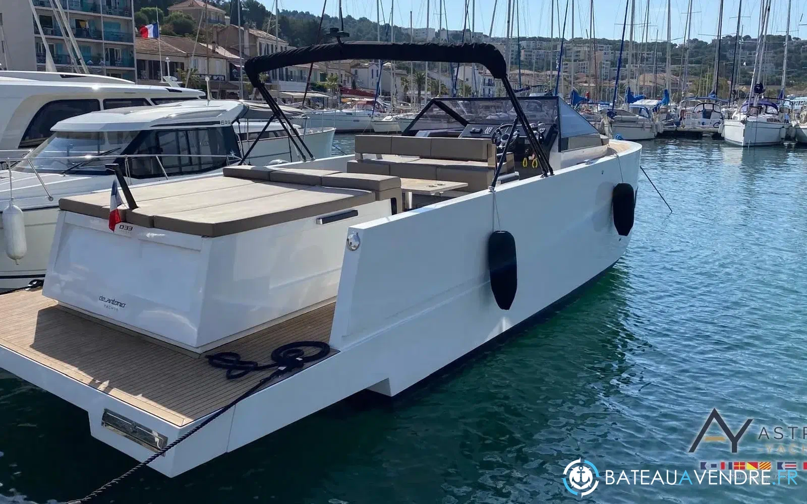 slider 8 De Antonio Yachts D33 Cruiser