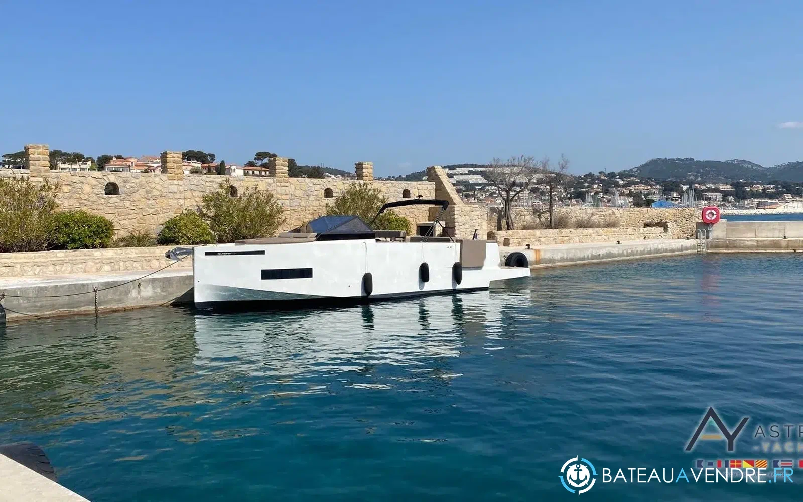 slider 3 De Antonio Yachts D33 Cruiser