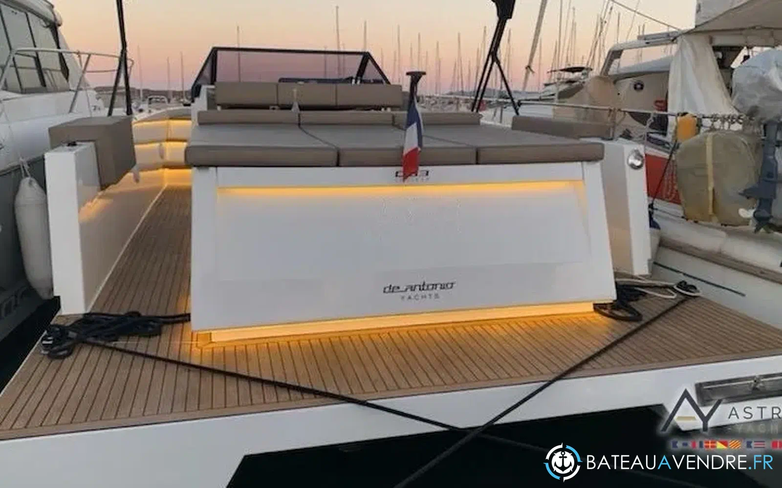 slider 10 De Antonio Yachts D33 Cruiser