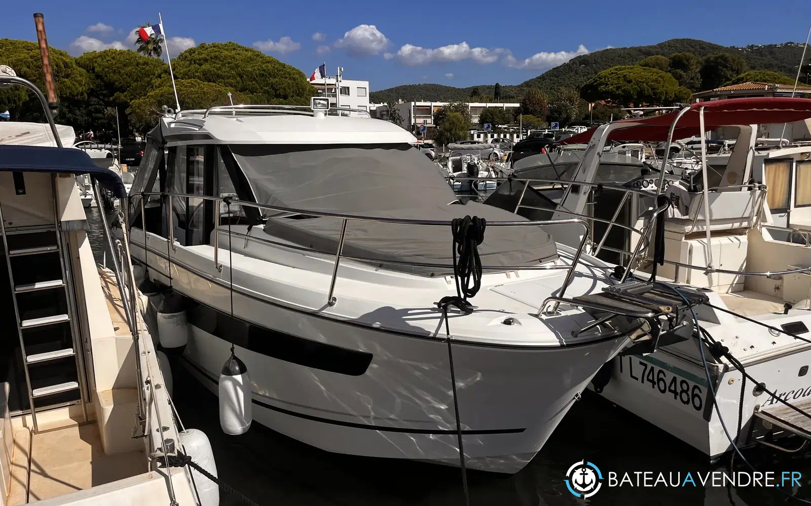 slider 0 Jeanneau Merry Fisher 895