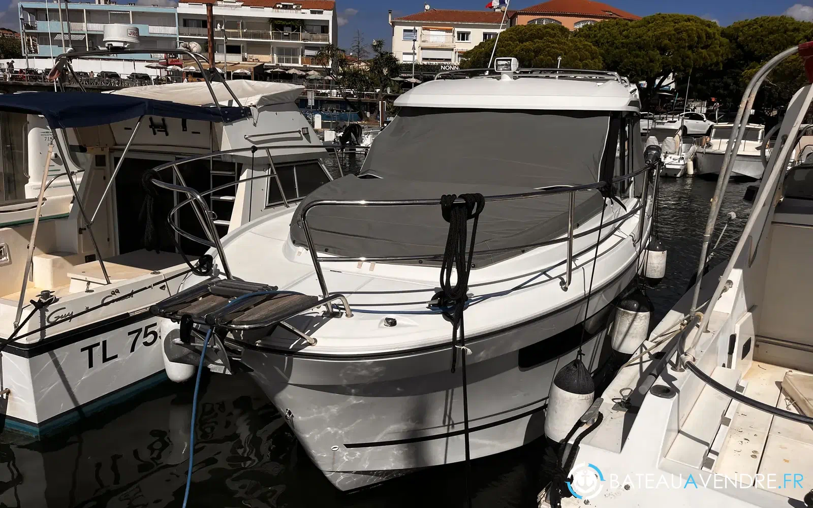 slider 1 Jeanneau Merry Fisher 895