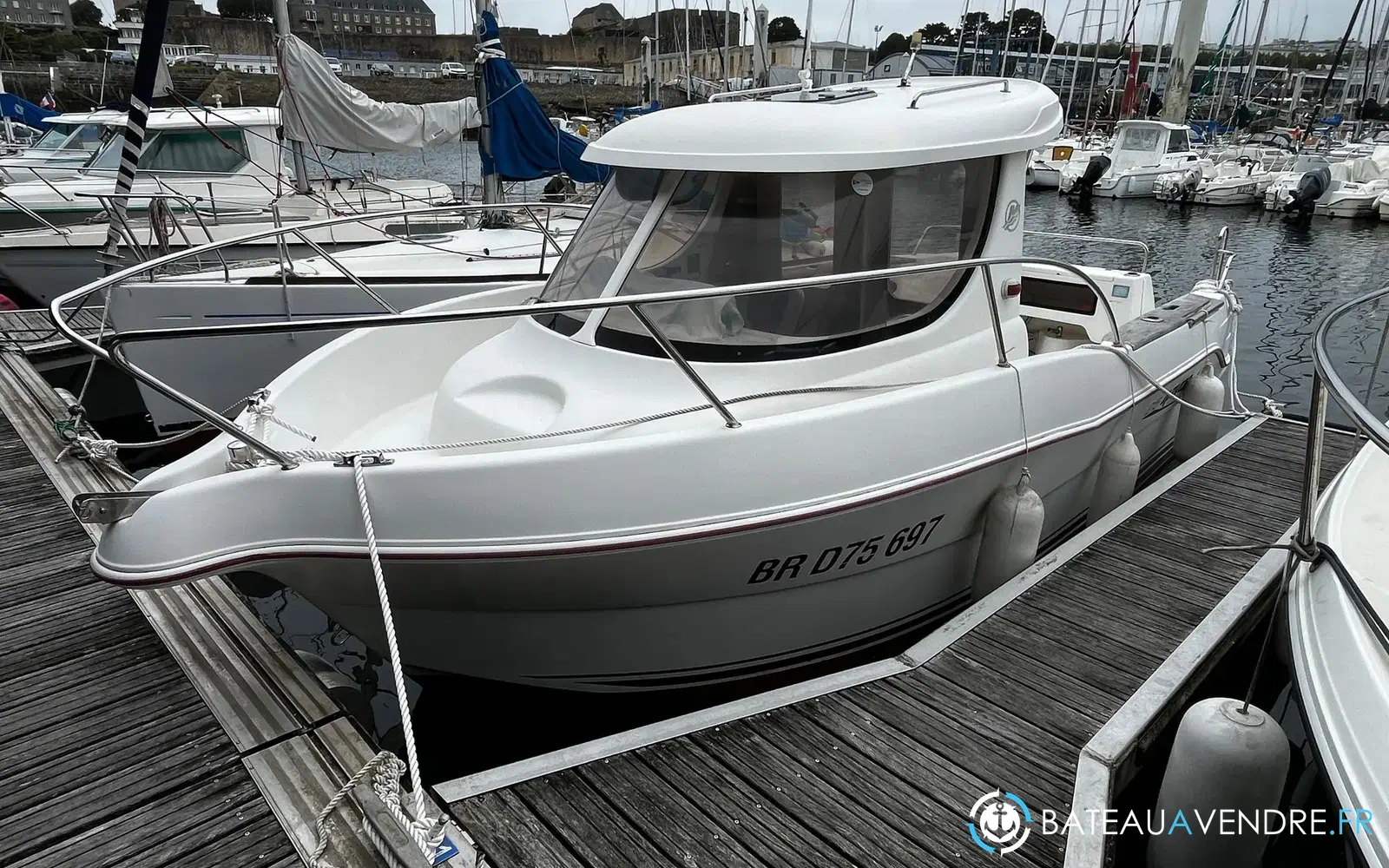 slider 2 Arvor 215