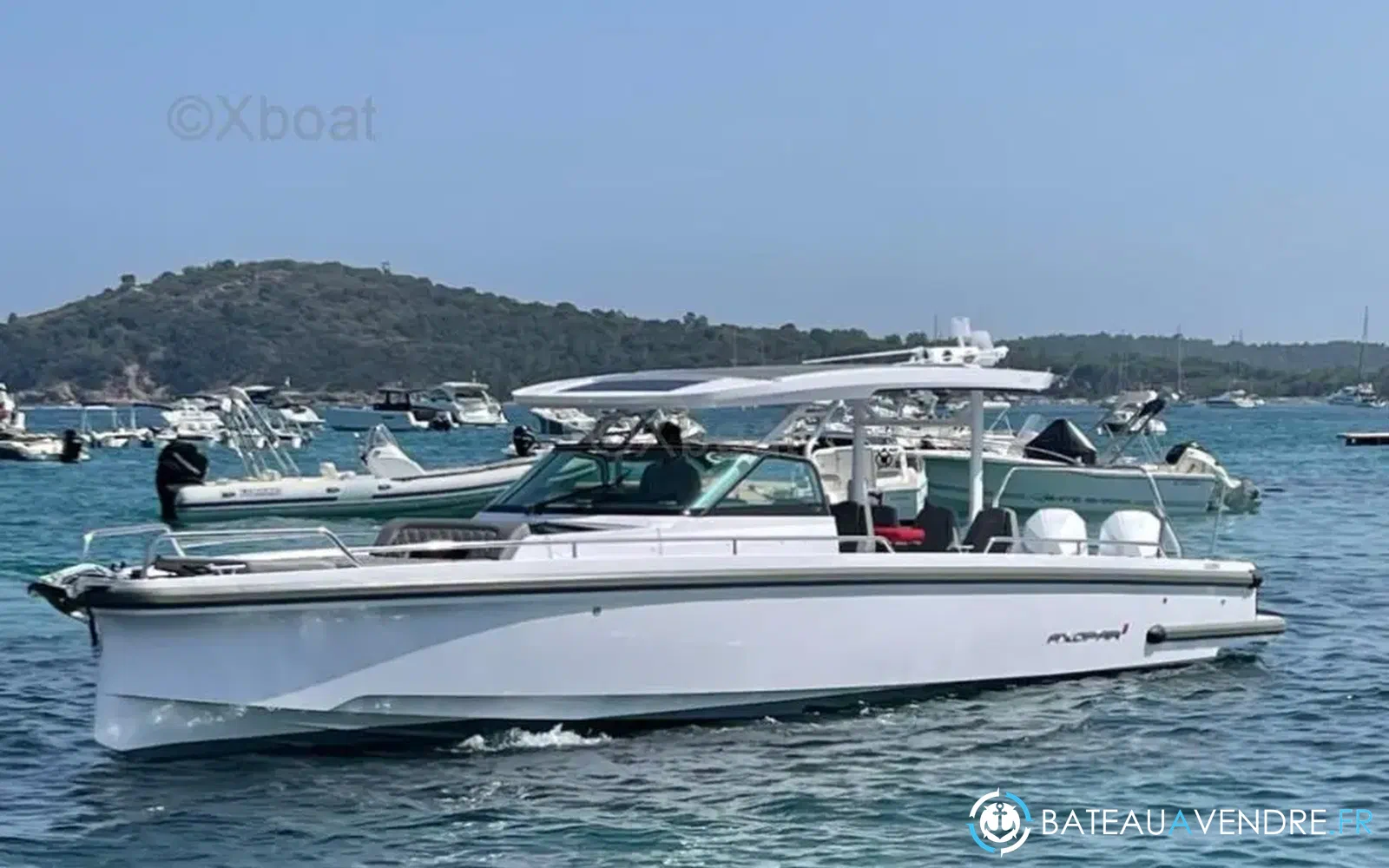 slider 0 Axopar 37 Cabin