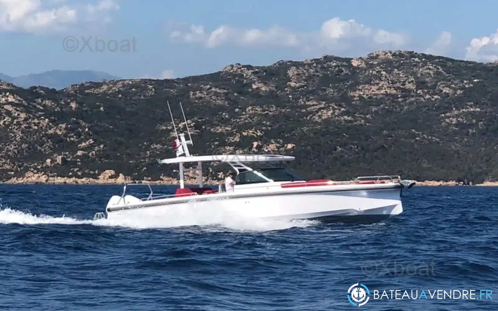 slider 1 Axopar 37 Cabin
