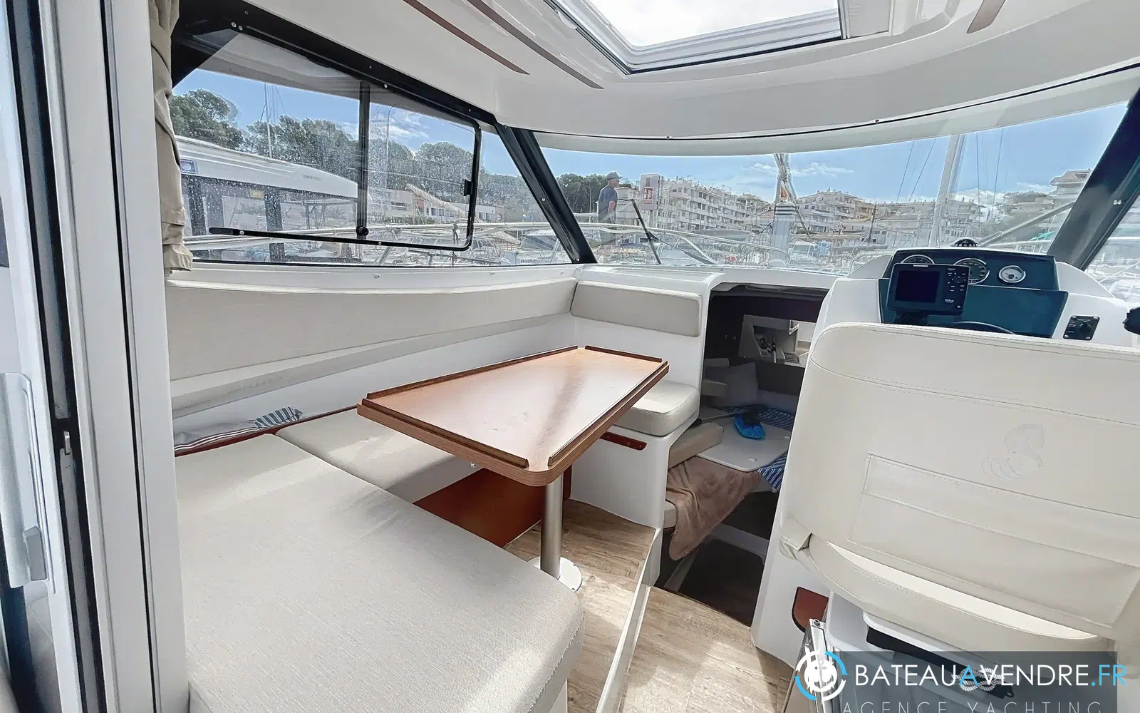 slider 3 Beneteau Antares 780 HB