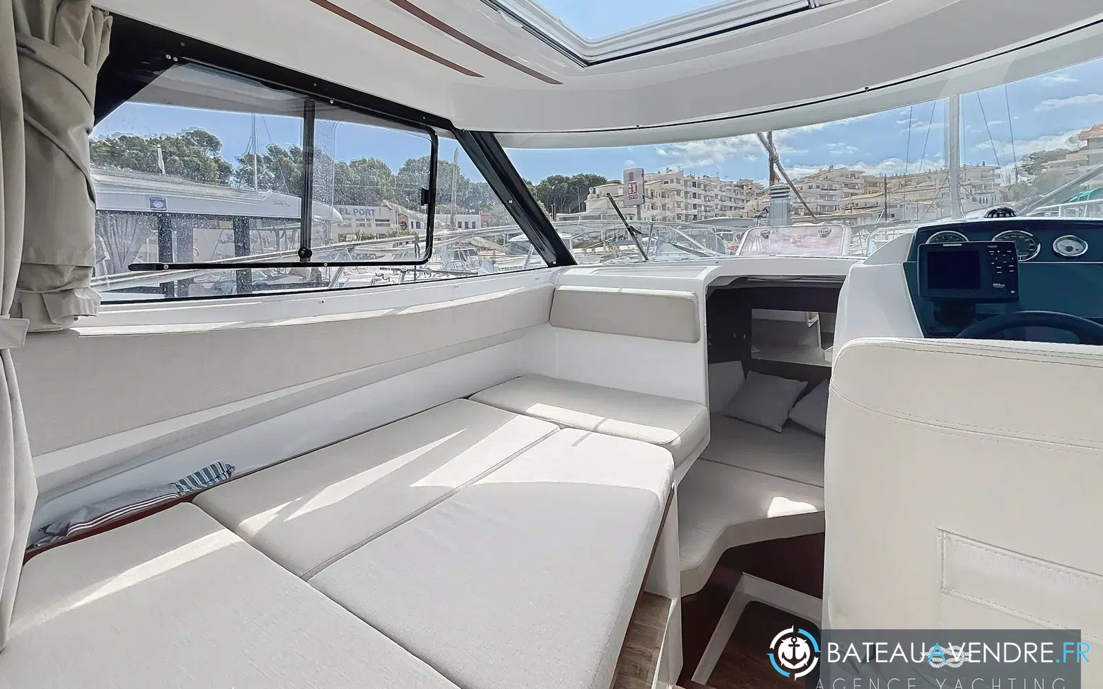 slider 4 Beneteau Antares 780 HB