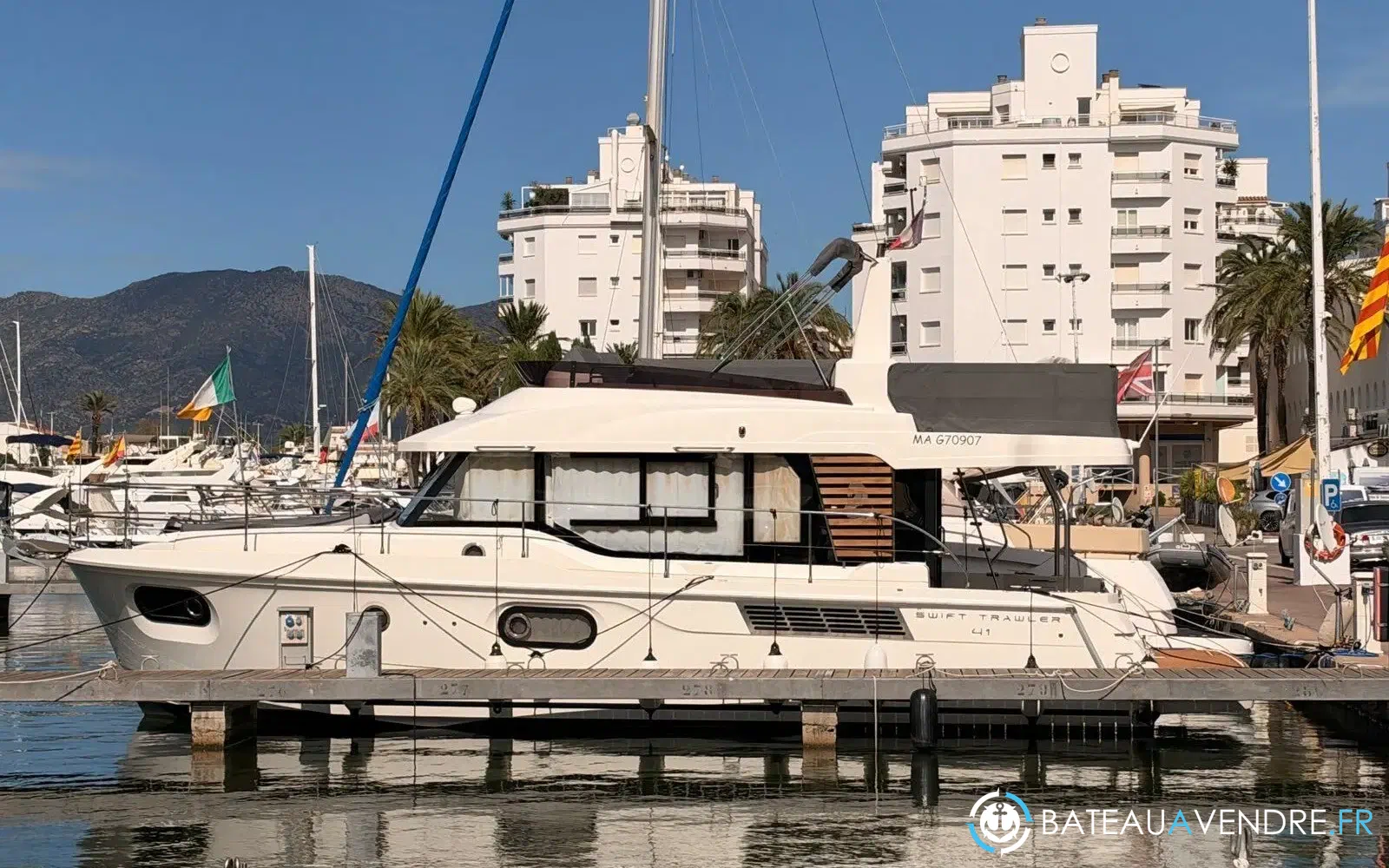 slider 0 Beneteau Swift Trawler 41 Fly