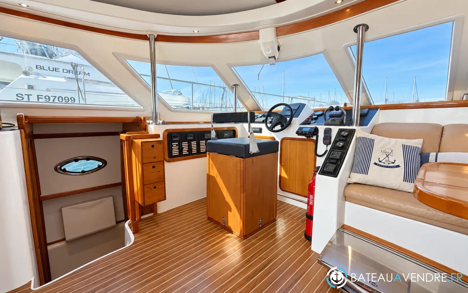 slider 16 Charter Cats Prowler 48
