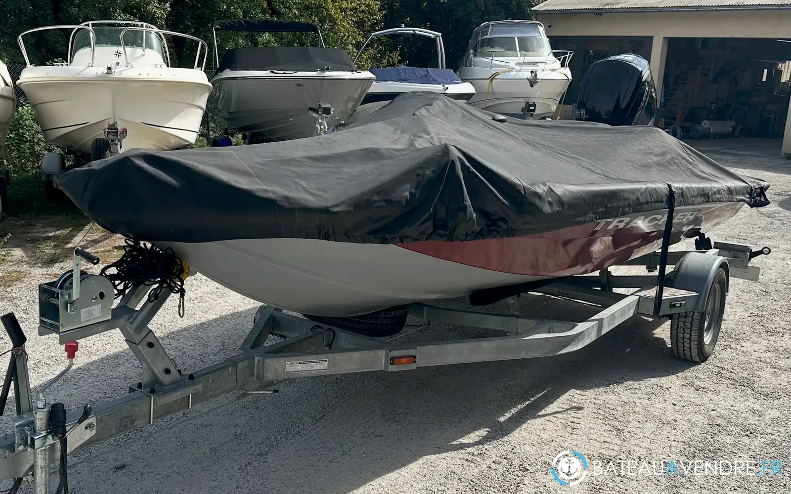 slider 8 Tracker Pro Team 175