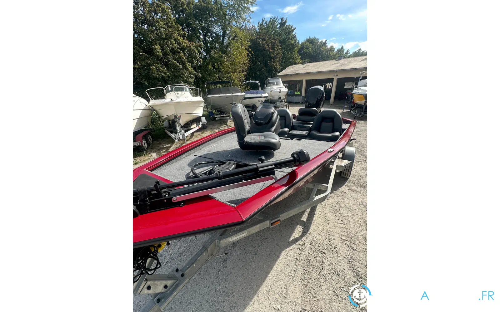 slider 7 Tracker Pro Team 175