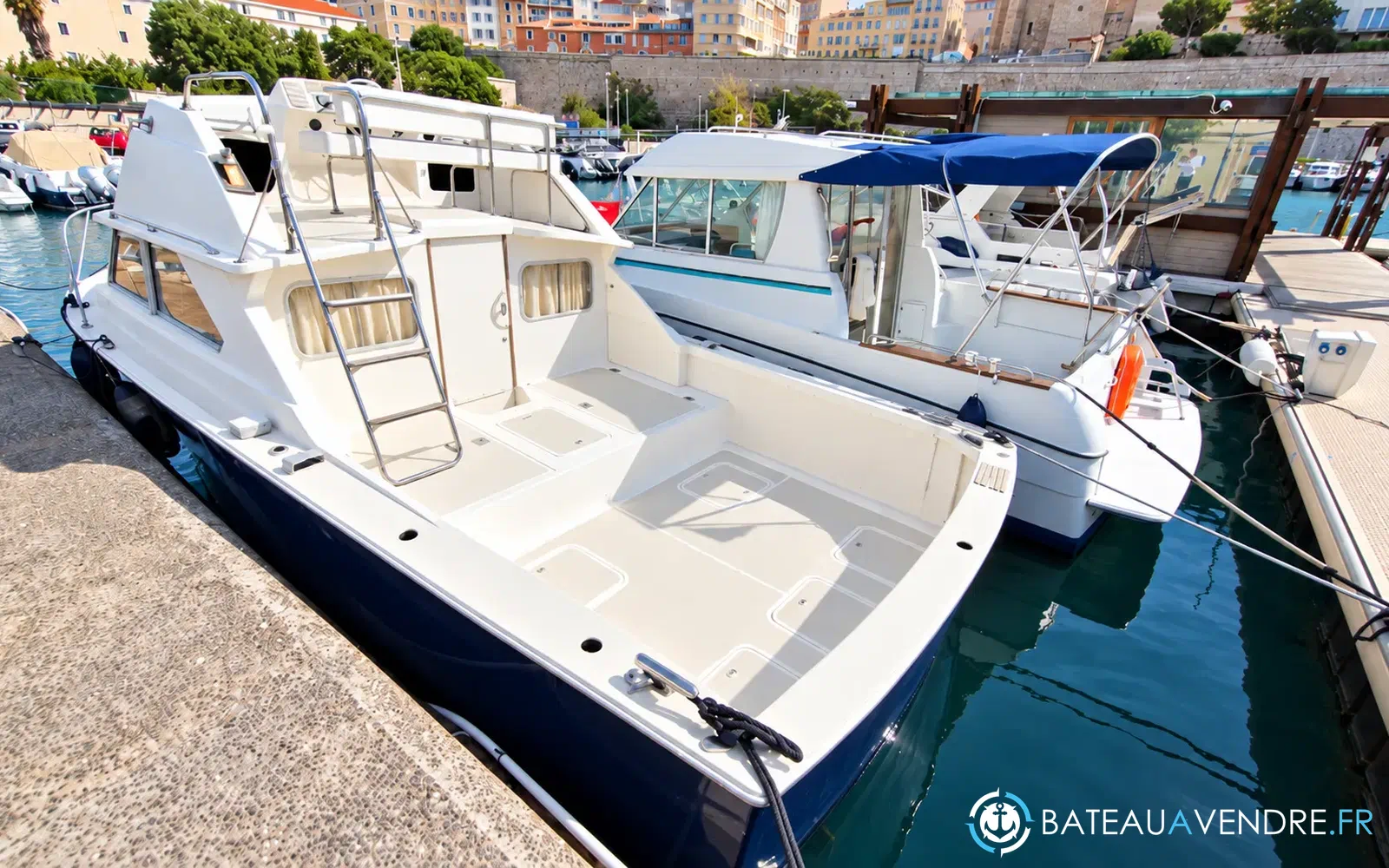 slider 2 Bertram 28 Flybridge