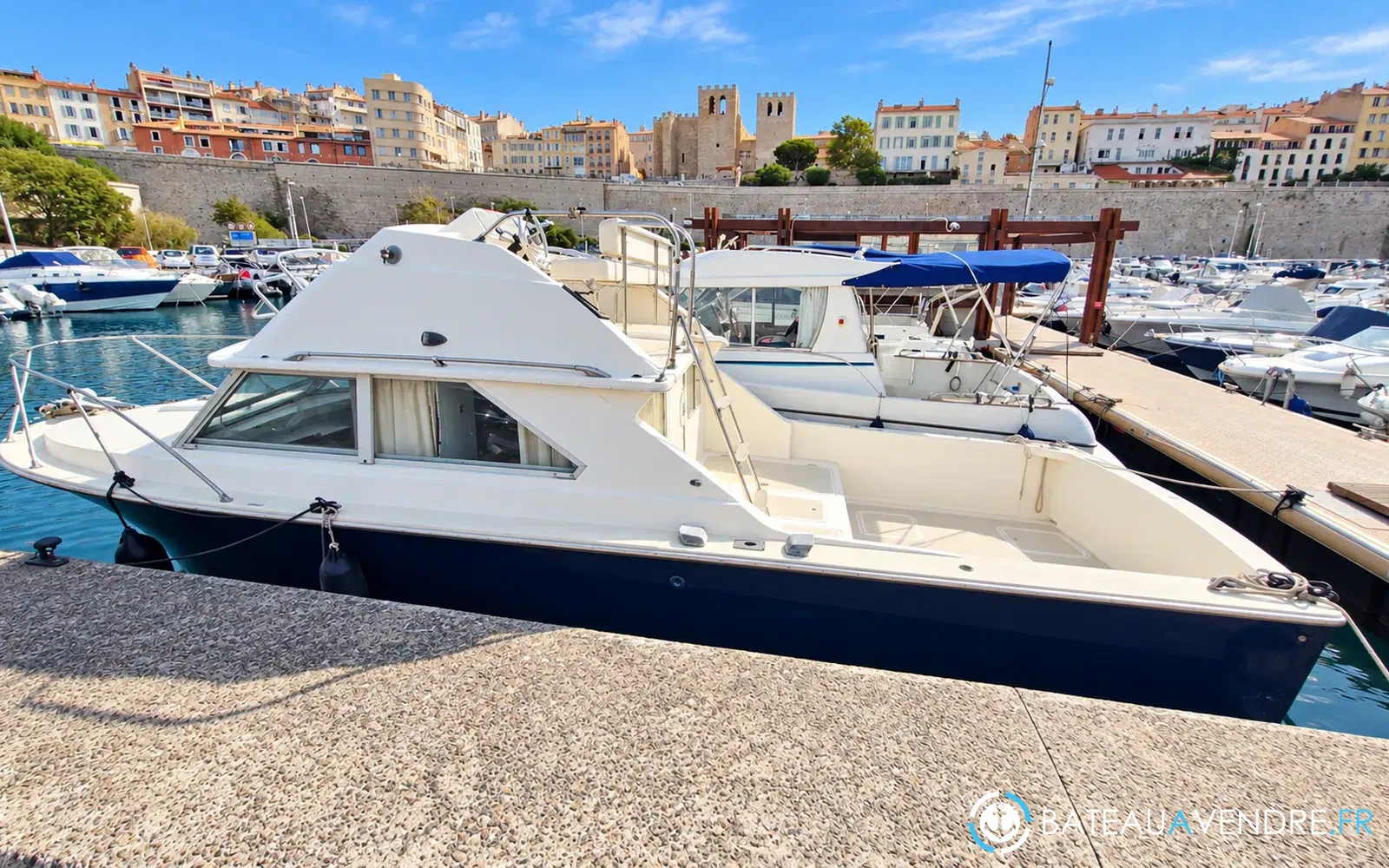 slider 0 Bertram 28 Flybridge