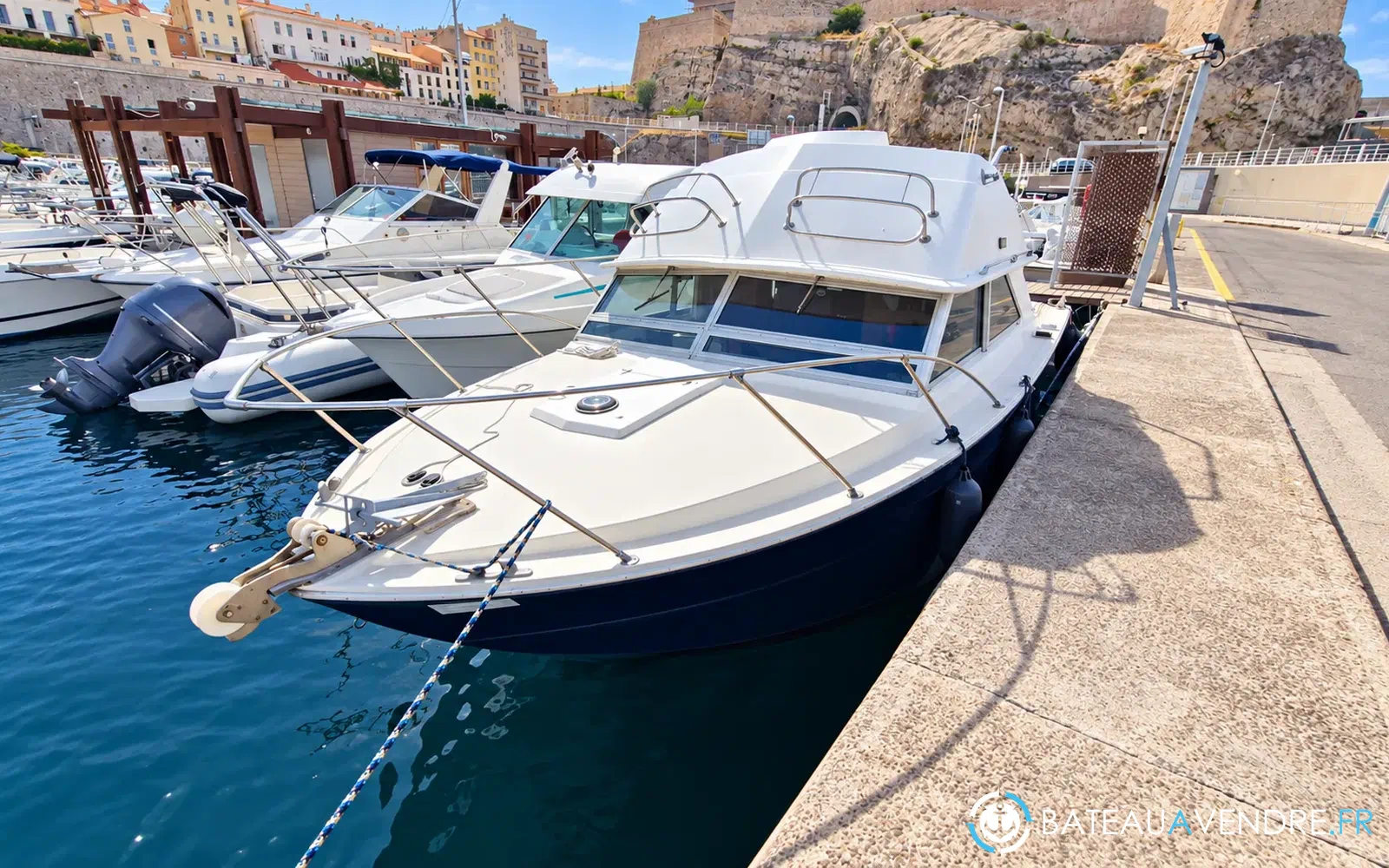 slider 1 Bertram 28 Flybridge